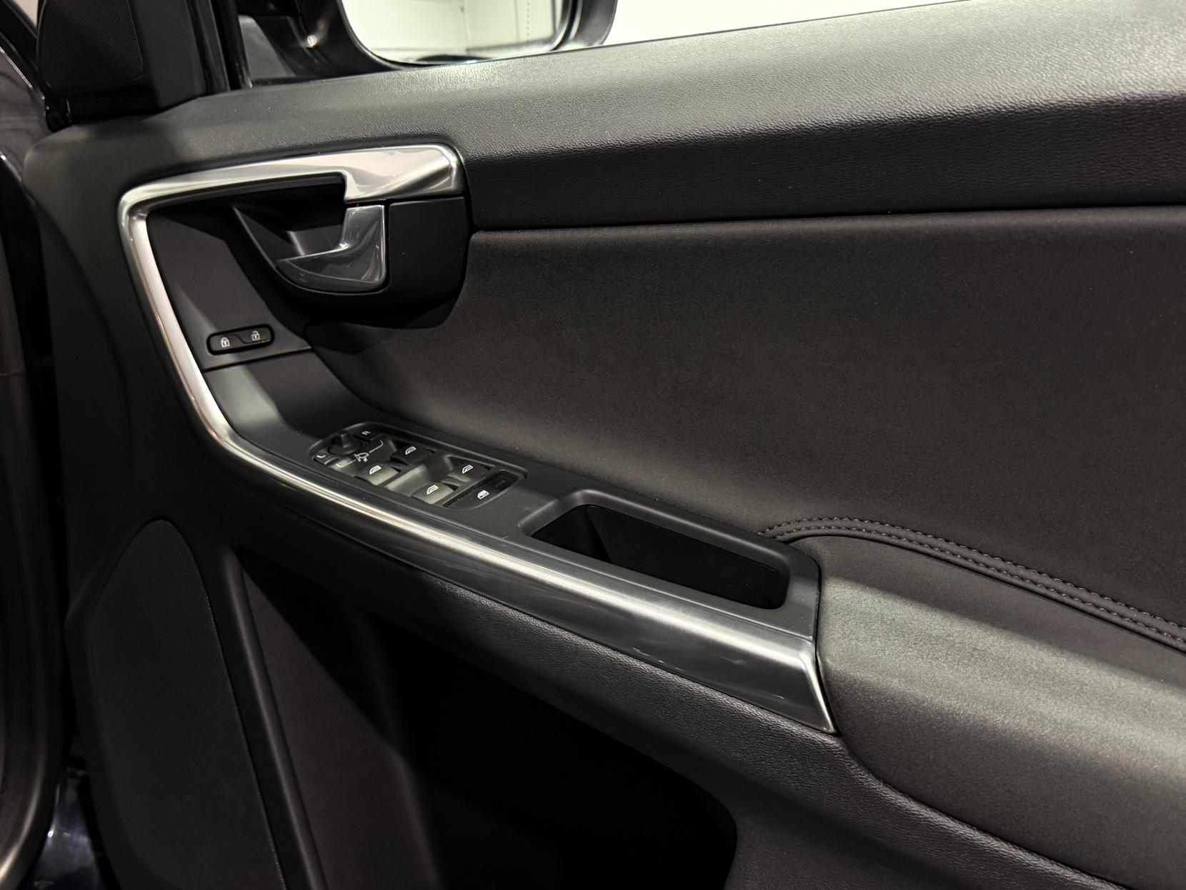 Volvo XC60 2.0 D4 SE Nav SUV 5dr Diesel Manual Euro 6 (s/s) (181 ps)