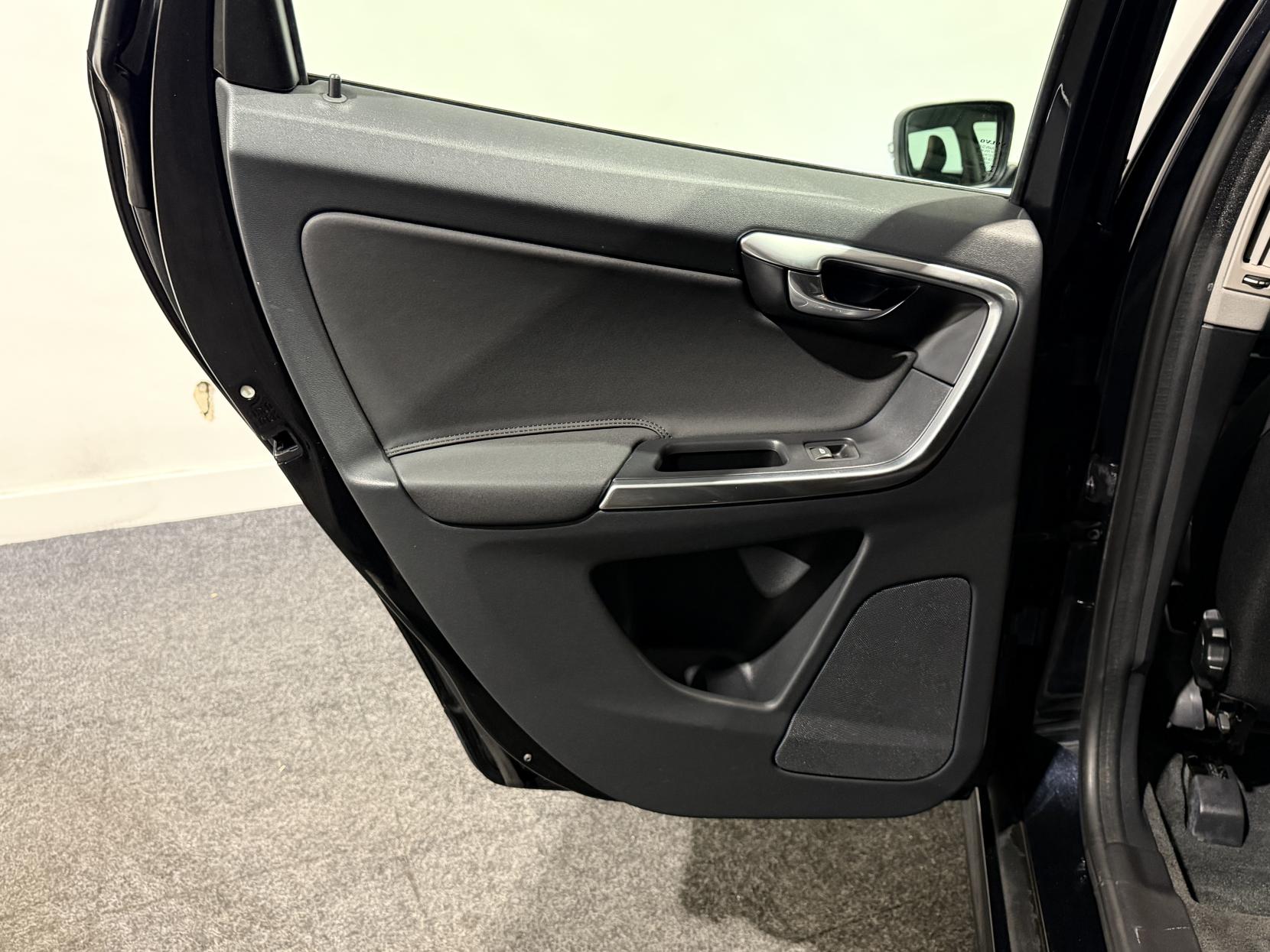 Volvo XC60 2.0 D4 SE Nav SUV 5dr Diesel Manual Euro 6 (s/s) (181 ps)