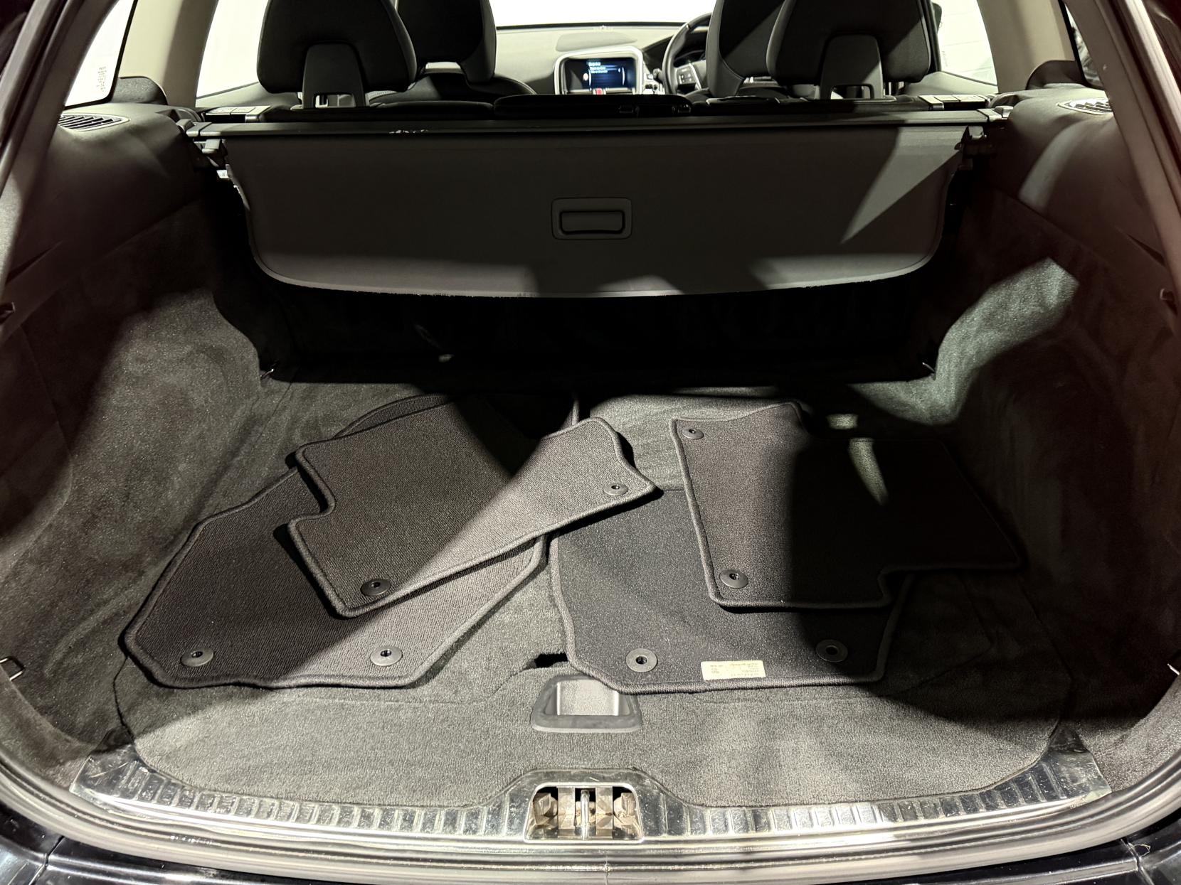 Volvo XC60 2.0 D4 SE Nav SUV 5dr Diesel Manual Euro 6 (s/s) (181 ps)