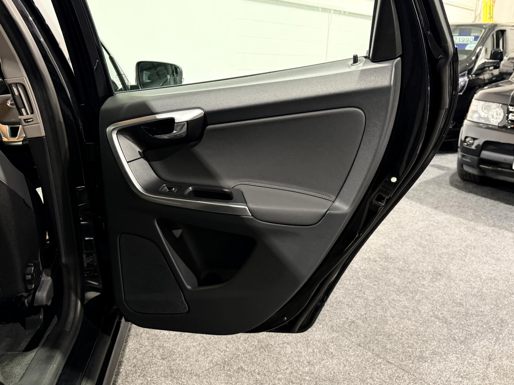 Volvo XC60 2.0 D4 SE Nav SUV 5dr Diesel Manual Euro 6 (s/s) (181 ps)