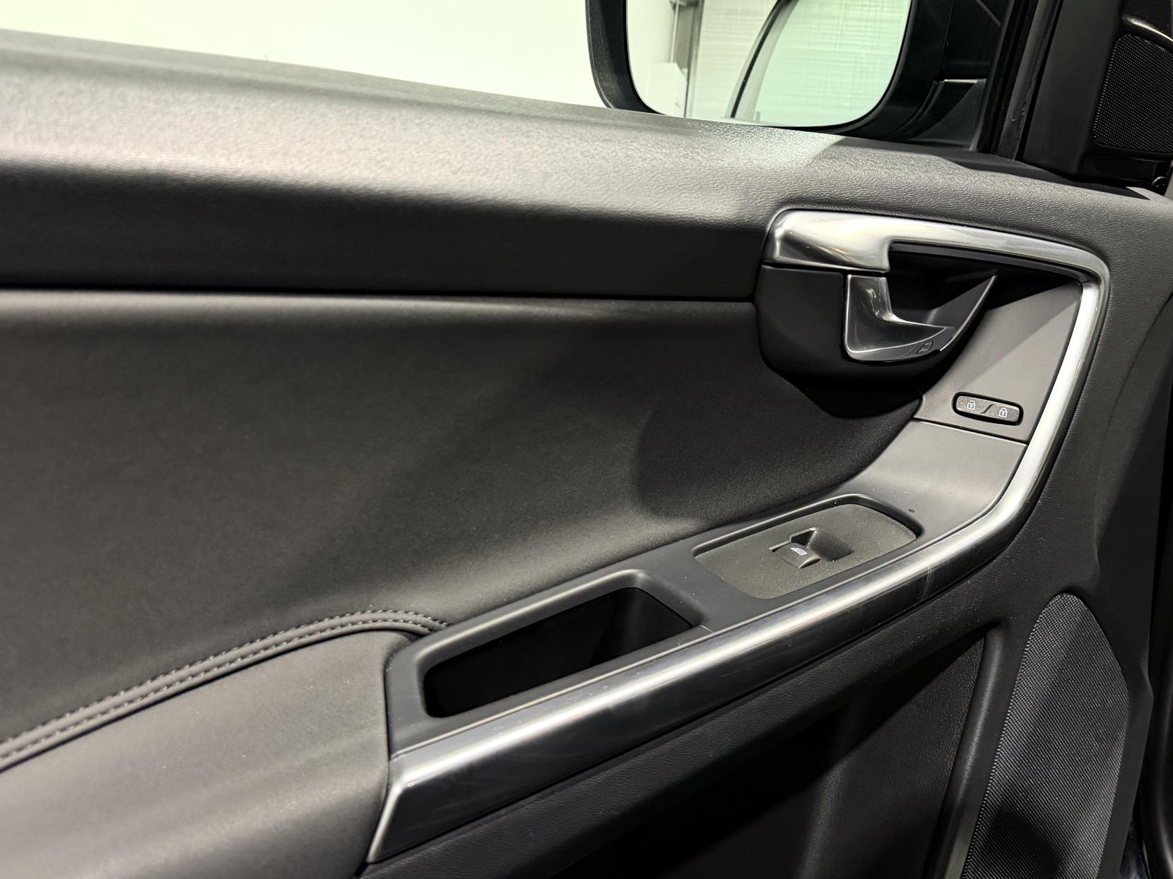 Volvo XC60 2.0 D4 SE Nav SUV 5dr Diesel Manual Euro 6 (s/s) (181 ps)