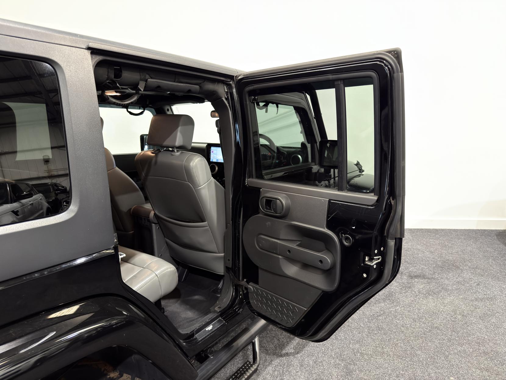 Jeep Wrangler 2.8 CRD Ultimate Unlimited SUV 4dr Diesel Auto 4WD Euro 4 (174 bhp)