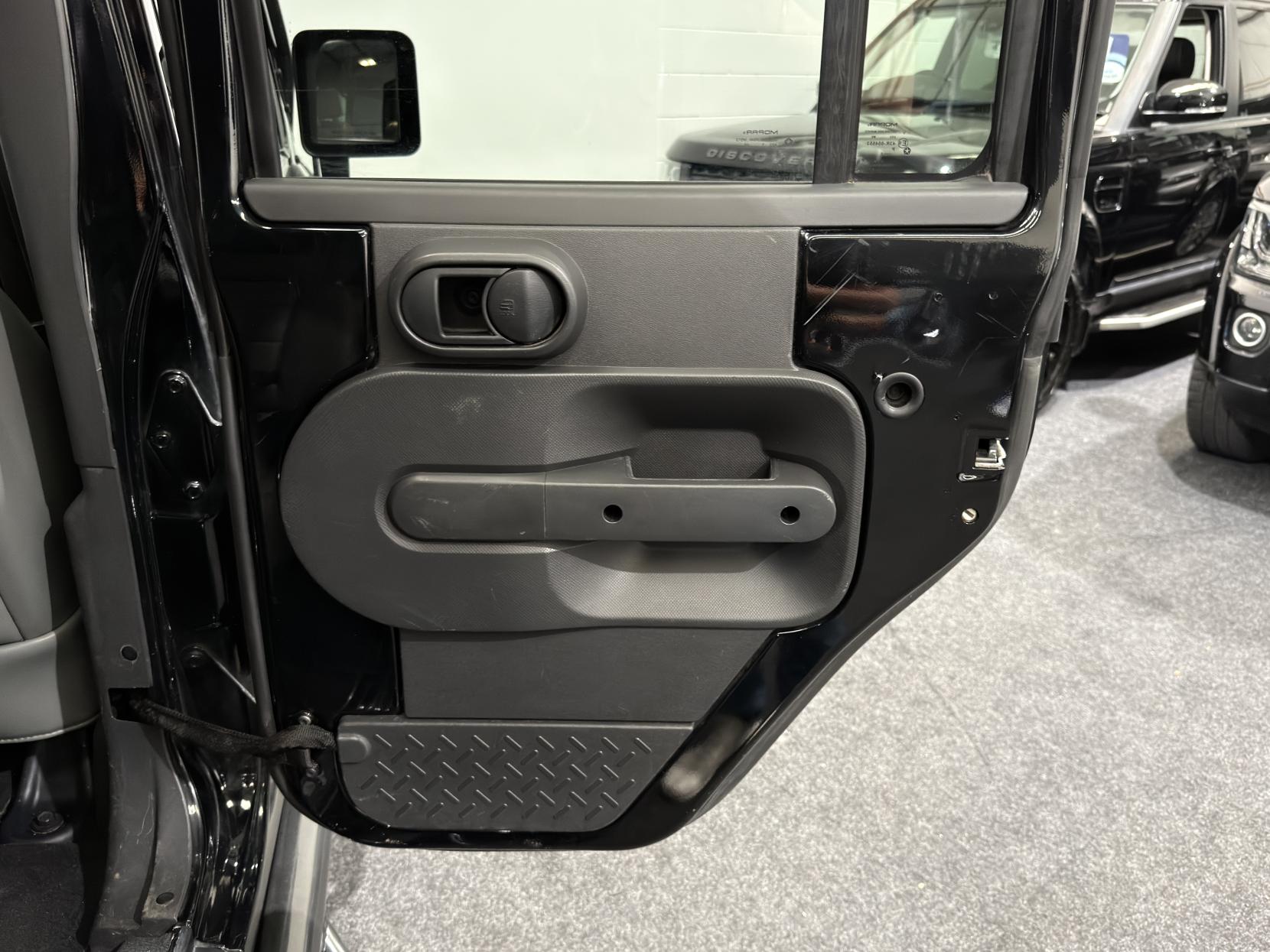 Jeep Wrangler 2.8 CRD Ultimate Unlimited SUV 4dr Diesel Auto 4WD Euro 4 (174 bhp)