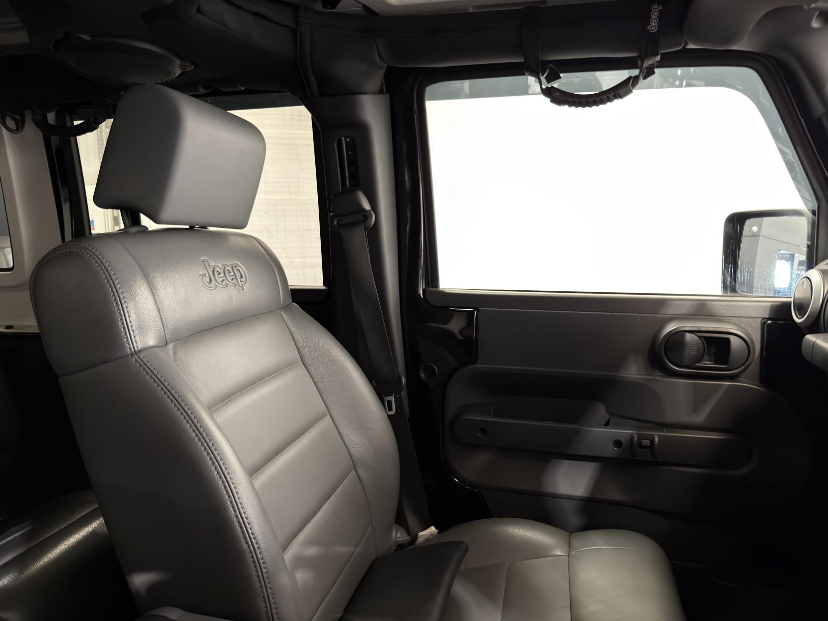 Jeep Wrangler 2.8 CRD Ultimate Unlimited SUV 4dr Diesel Auto 4WD Euro 4 (174 bhp)