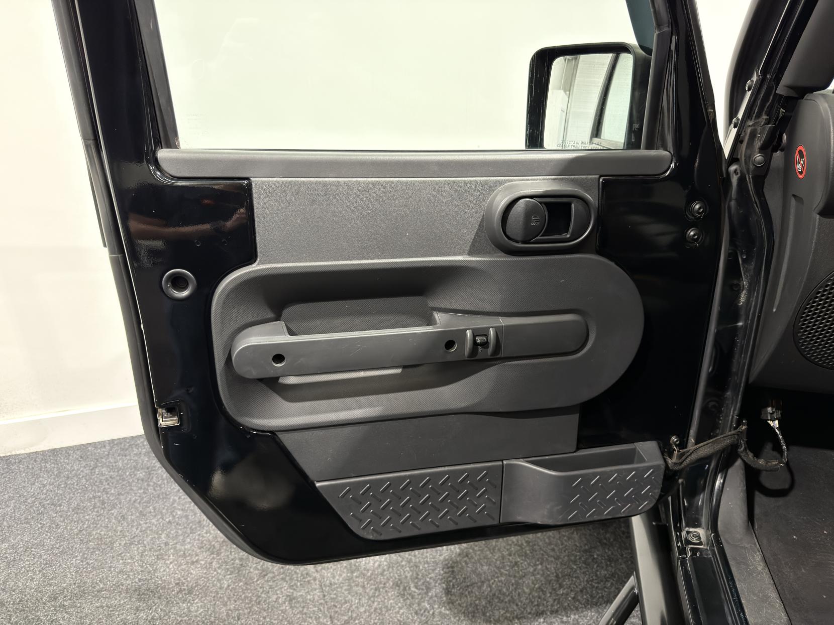 Jeep Wrangler 2.8 CRD Ultimate Unlimited SUV 4dr Diesel Auto 4WD Euro 4 (174 bhp)