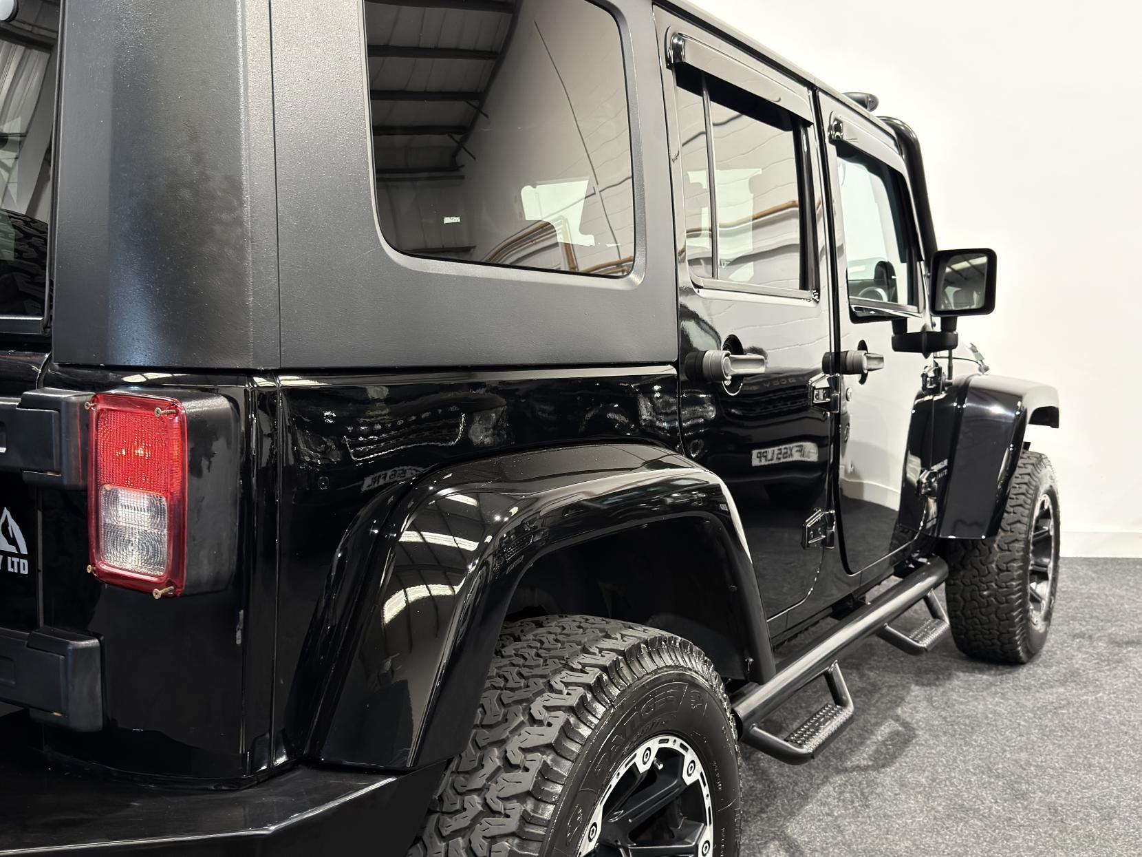 Jeep Wrangler 2.8 CRD Ultimate Unlimited SUV 4dr Diesel Auto 4WD Euro 4 (174 bhp)