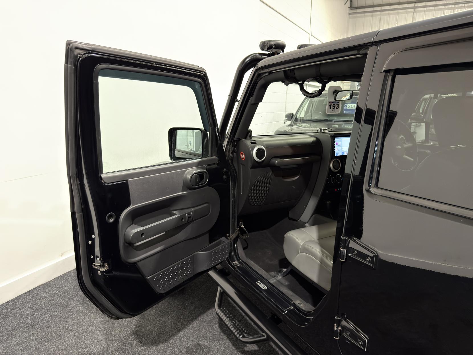 Jeep Wrangler 2.8 CRD Ultimate Unlimited SUV 4dr Diesel Auto 4WD Euro 4 (174 bhp)