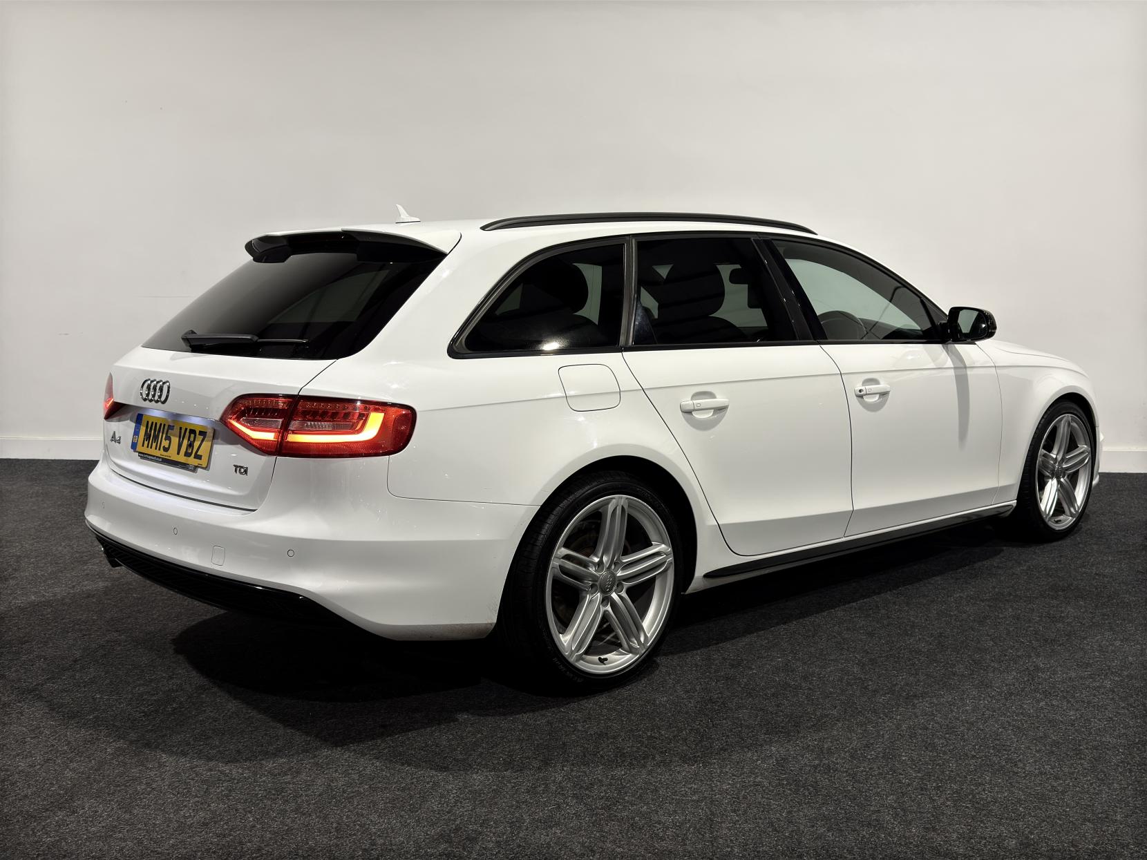 Audi A4 Avant 2.0 TDI Black Edition Estate 5dr Diesel Multitronic Euro 6 (s/s) (Nav) (190 ps)