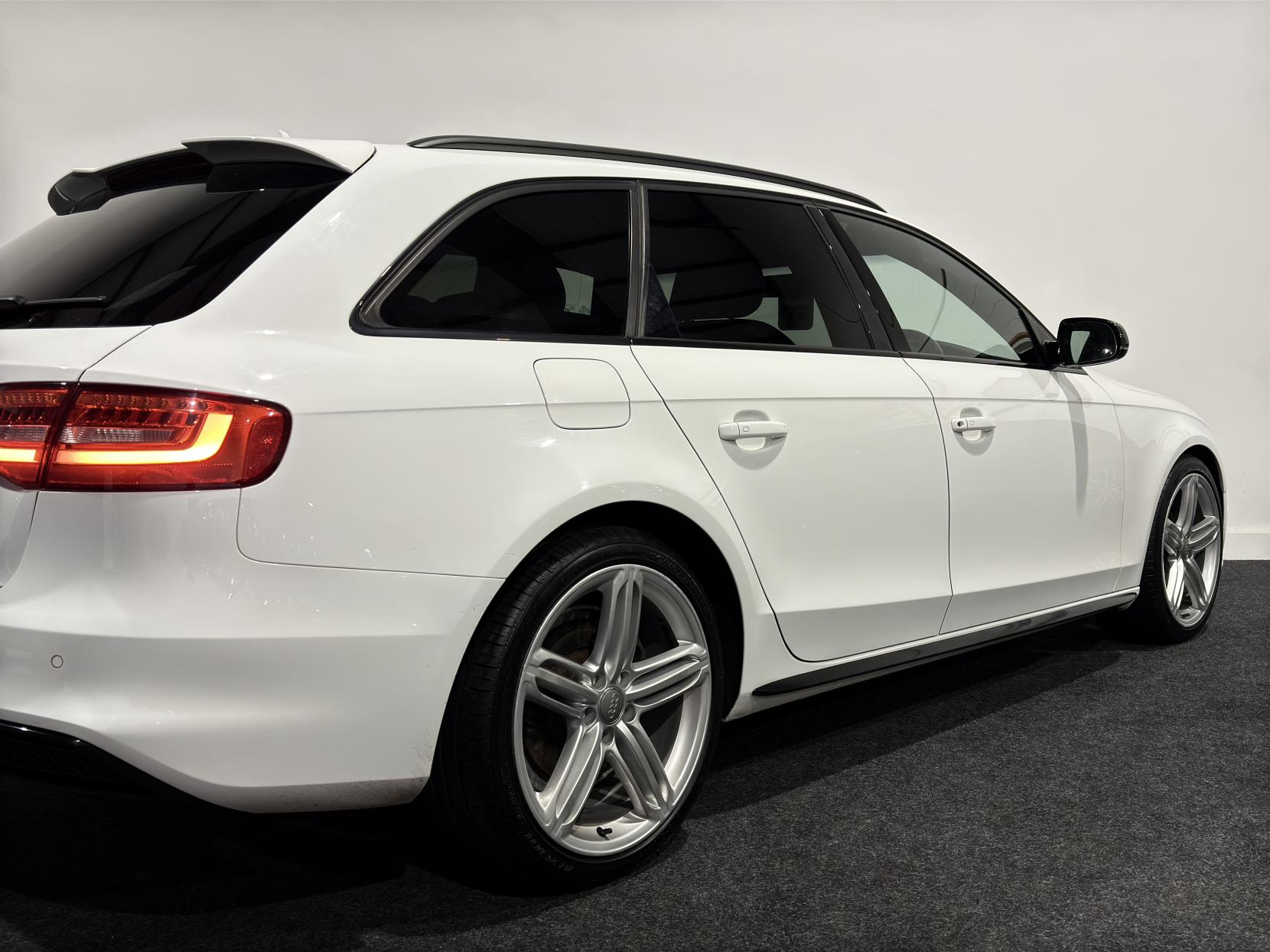 Audi A4 Avant 2.0 TDI Black Edition Estate 5dr Diesel Multitronic Euro 6 (s/s) (Nav) (190 ps)