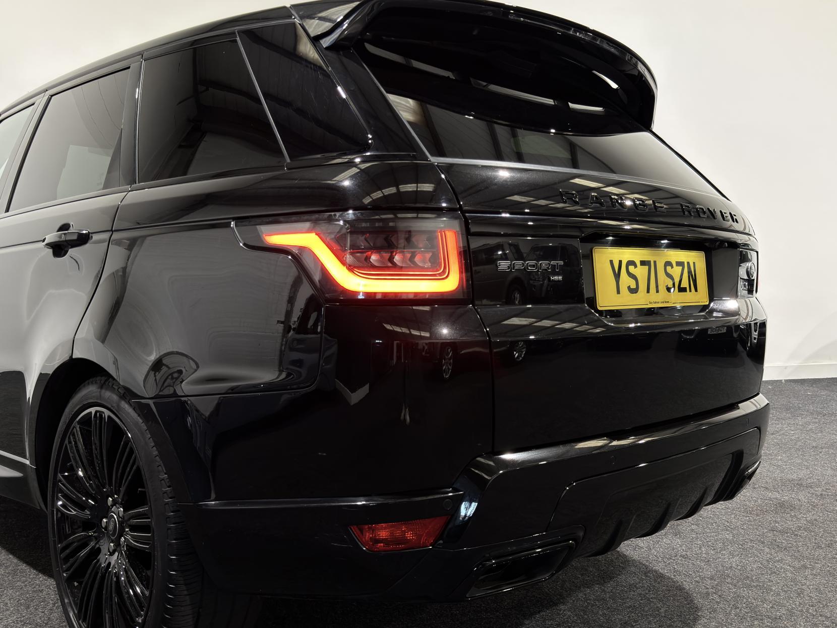 Land Rover Range Rover Sport 3.0 D300 MHEV HSE Dynamic Black SUV 5dr Diesel Auto 4WD Euro 6 (s/s) (300 ps)