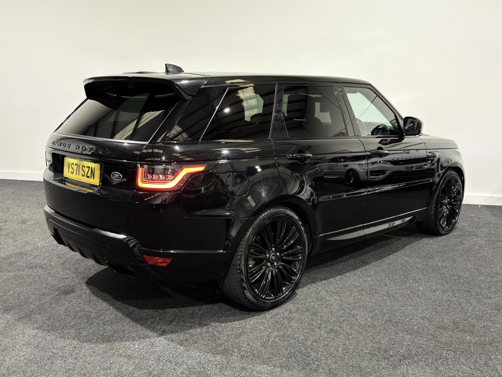 Land Rover Range Rover Sport 3.0 D300 MHEV HSE Dynamic Black SUV 5dr Diesel Auto 4WD Euro 6 (s/s) (300 ps)