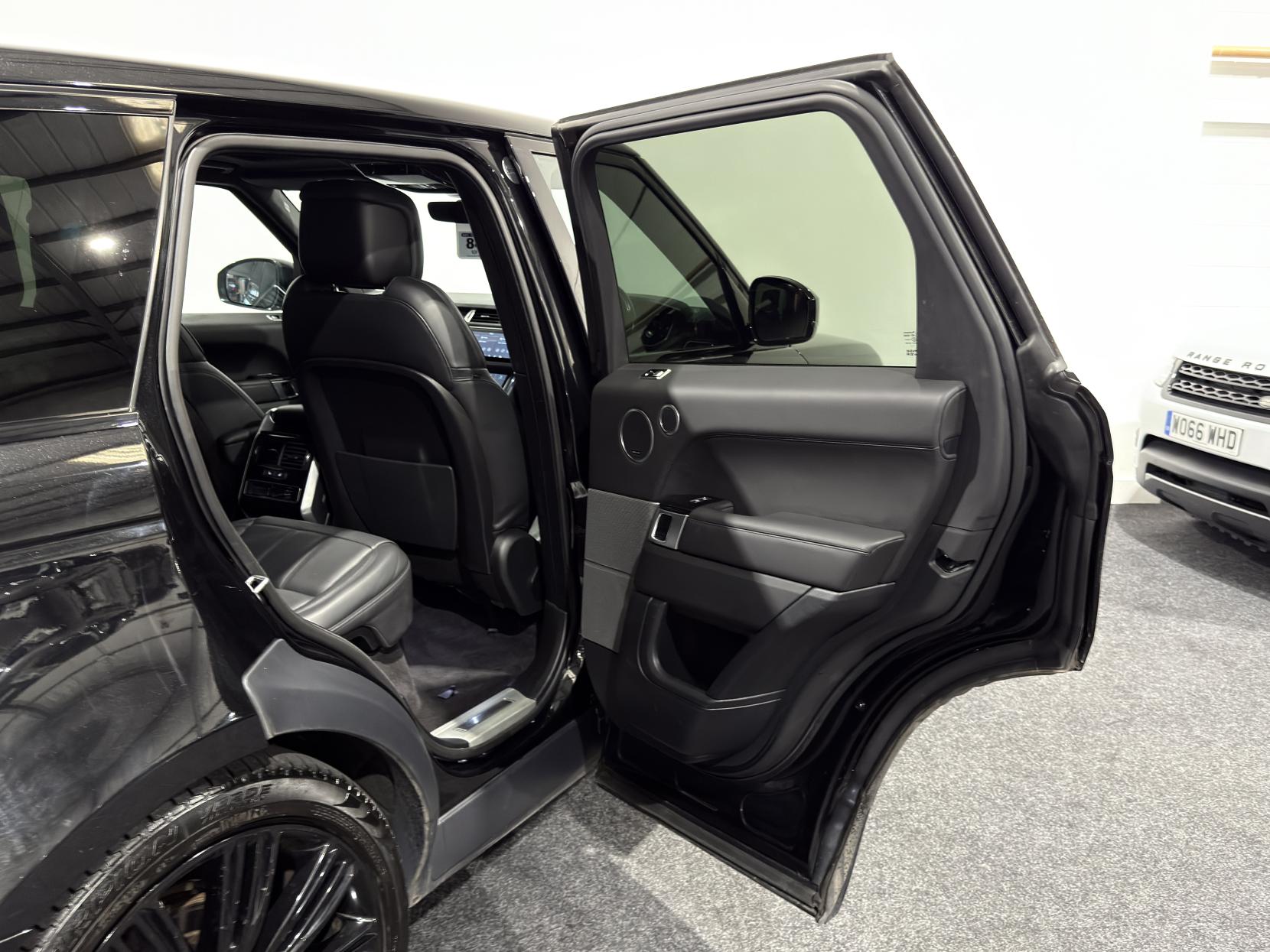 Land Rover Range Rover Sport 3.0 D300 MHEV HSE Dynamic Black SUV 5dr Diesel Auto 4WD Euro 6 (s/s) (300 ps)