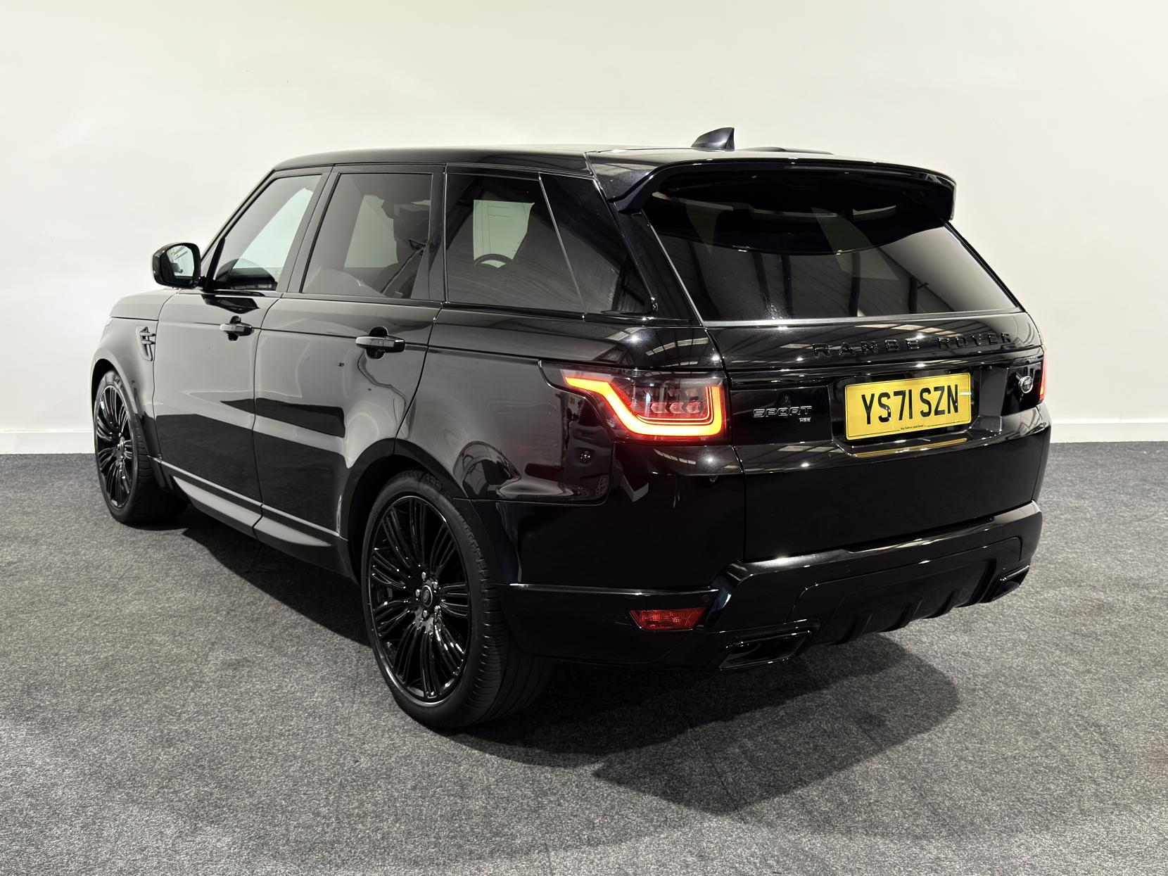 Land Rover Range Rover Sport 3.0 D300 MHEV HSE Dynamic Black SUV 5dr Diesel Auto 4WD Euro 6 (s/s) (300 ps)