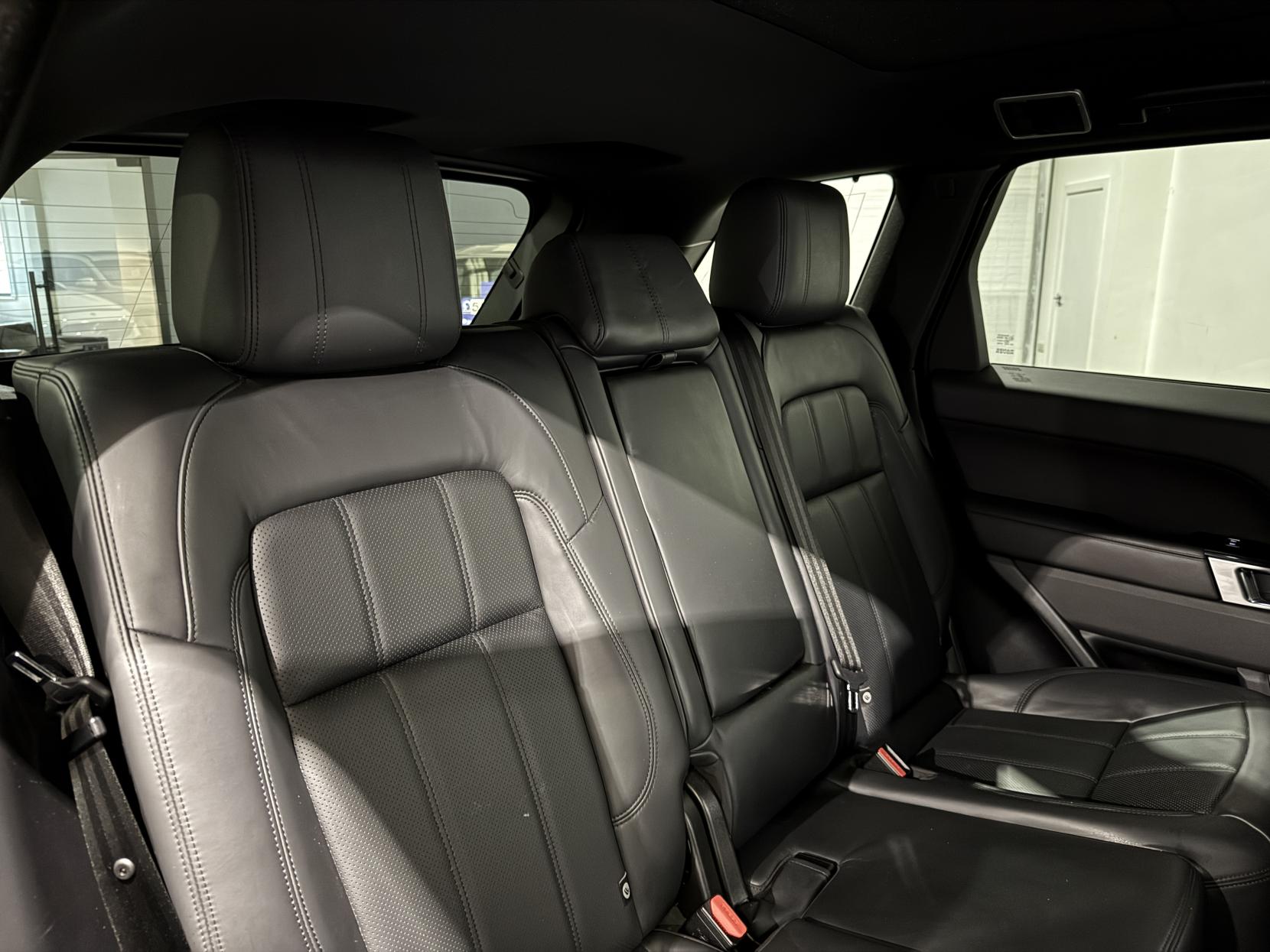 Land Rover Range Rover Sport 3.0 D300 MHEV HSE Dynamic Black SUV 5dr Diesel Auto 4WD Euro 6 (s/s) (300 ps)