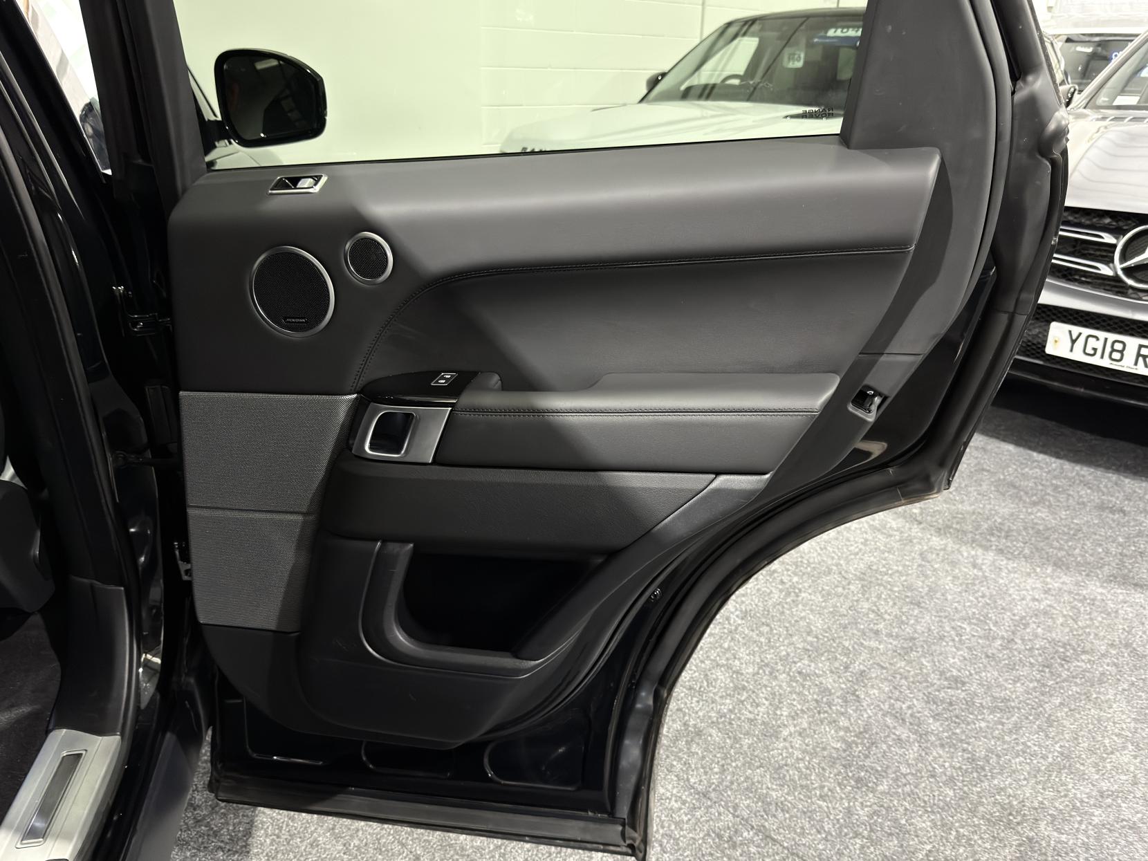 Land Rover Range Rover Sport 3.0 D300 MHEV HSE Dynamic Black SUV 5dr Diesel Auto 4WD Euro 6 (s/s) (300 ps)