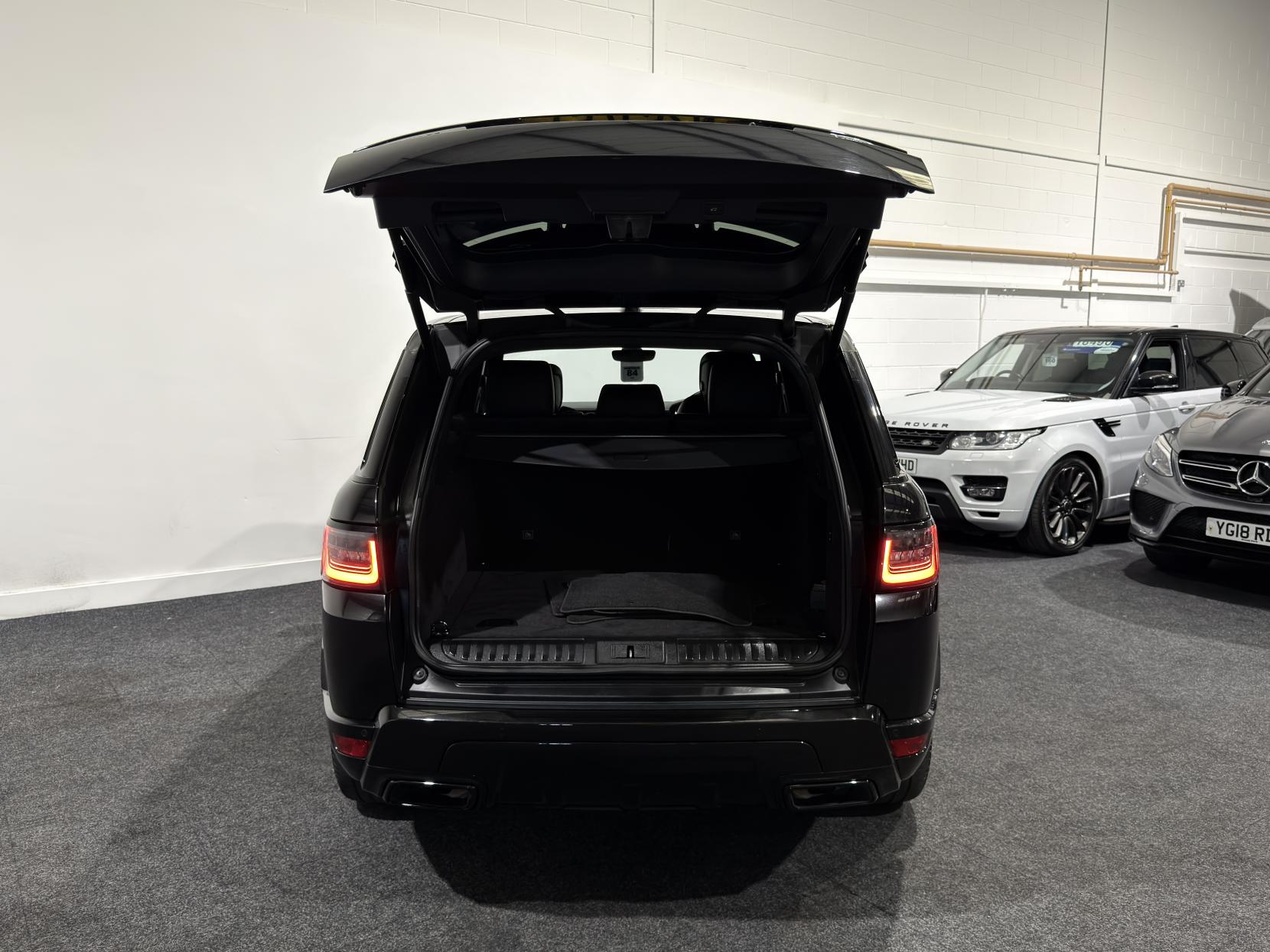Land Rover Range Rover Sport 3.0 D300 MHEV HSE Dynamic Black SUV 5dr Diesel Auto 4WD Euro 6 (s/s) (300 ps)