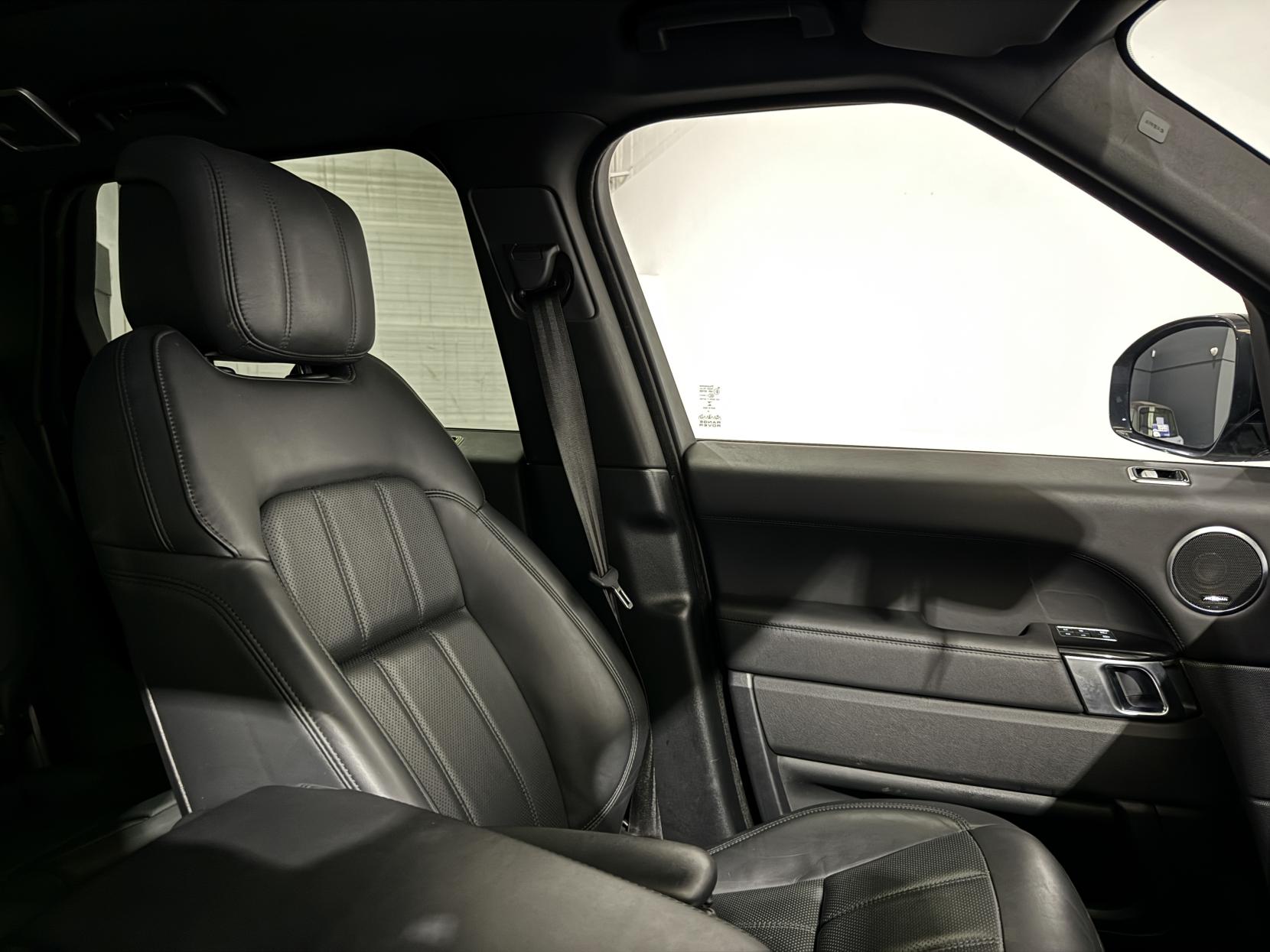 Land Rover Range Rover Sport 3.0 D300 MHEV HSE Dynamic Black SUV 5dr Diesel Auto 4WD Euro 6 (s/s) (300 ps)