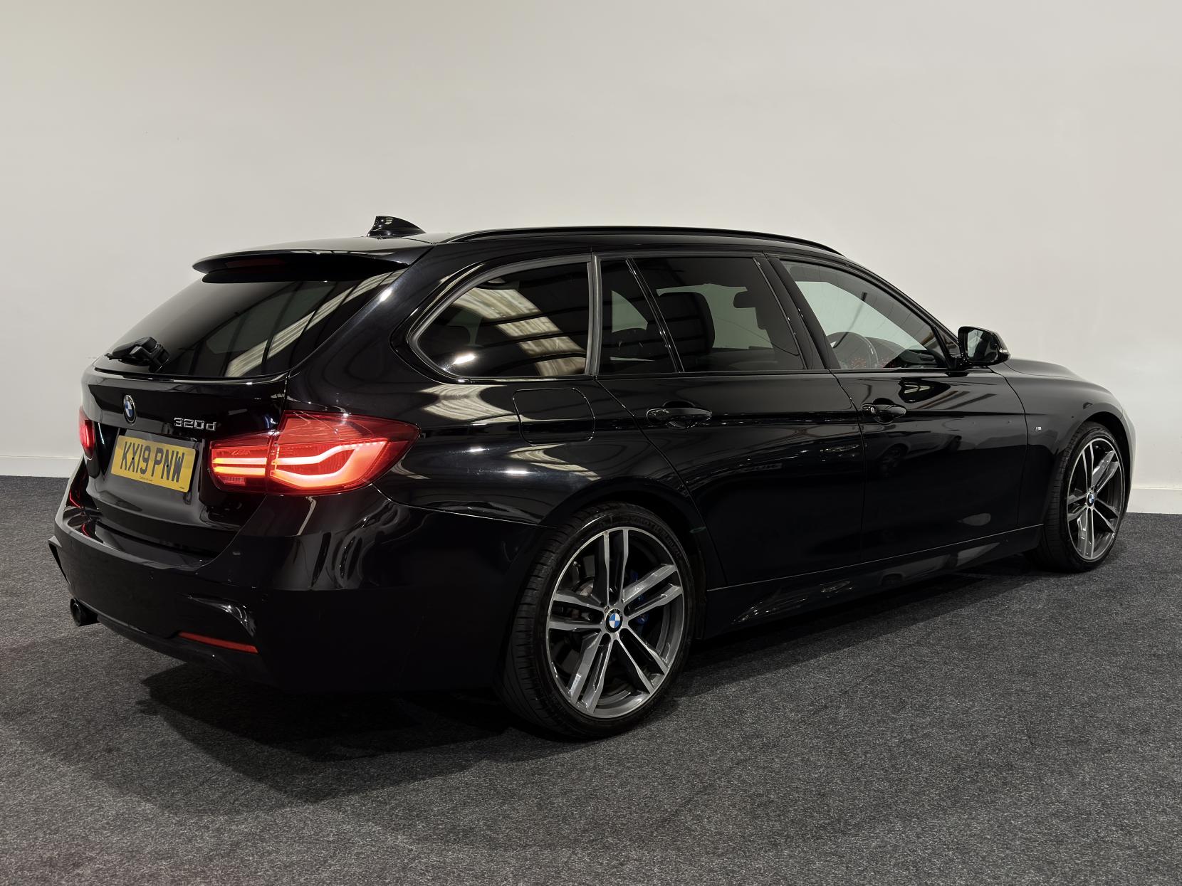 BMW 3 Series 2.0 320d M Sport Shadow Edition Touring 5dr Diesel Auto Euro 6 (s/s) (190 ps)