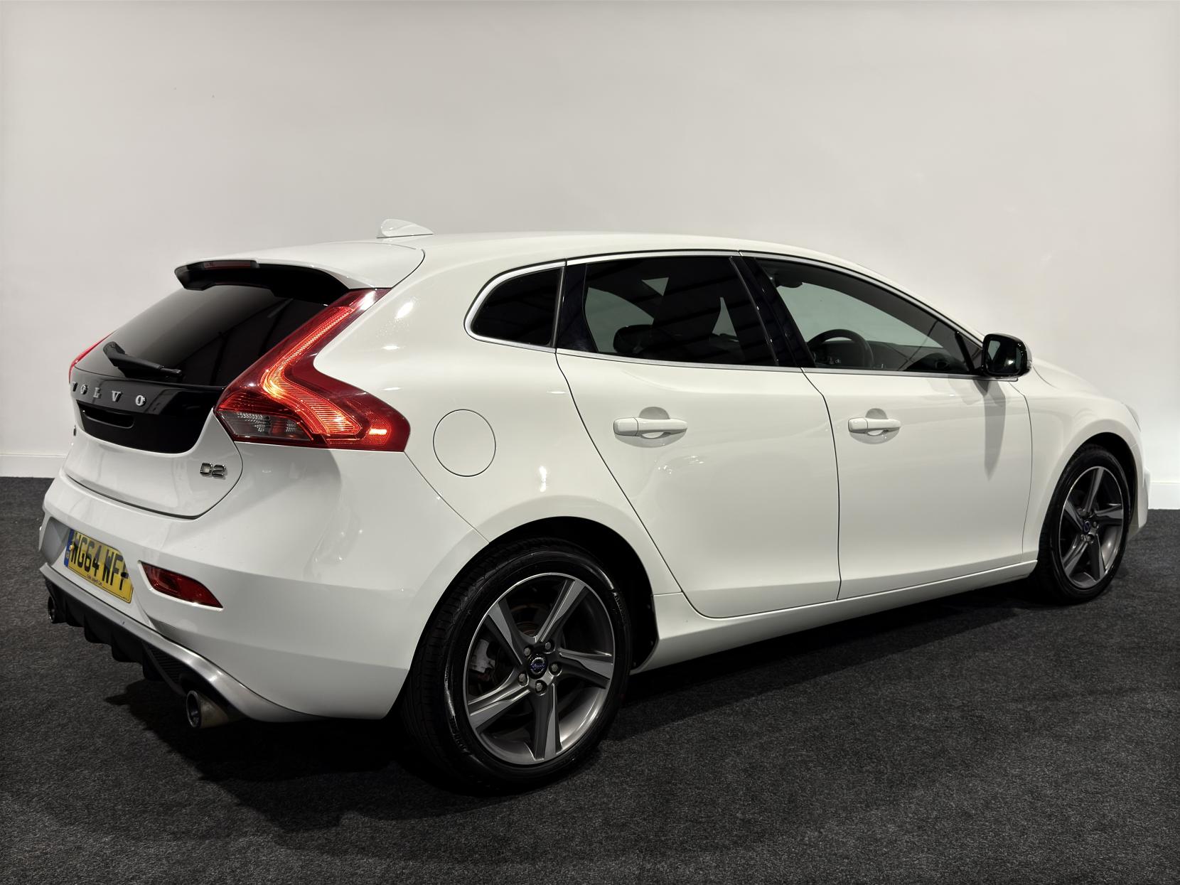 Volvo V40 1.6 D2 R-Design Lux Nav Hatchback 5dr Diesel Manual Euro 5 (s/s) (115 ps)