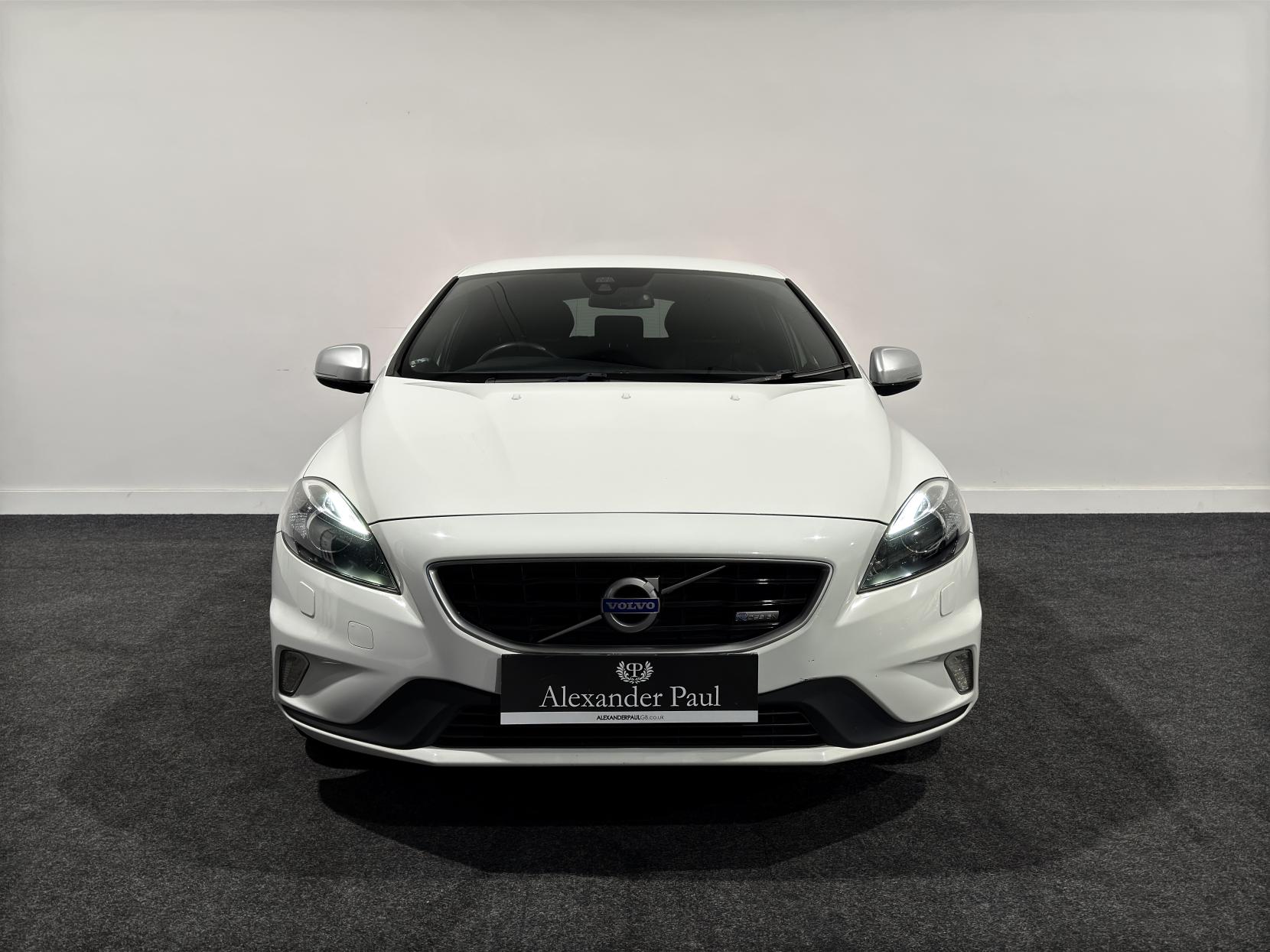 Volvo V40 1.6 D2 R-Design Lux Nav Hatchback 5dr Diesel Manual Euro 5 (s/s) (115 ps)