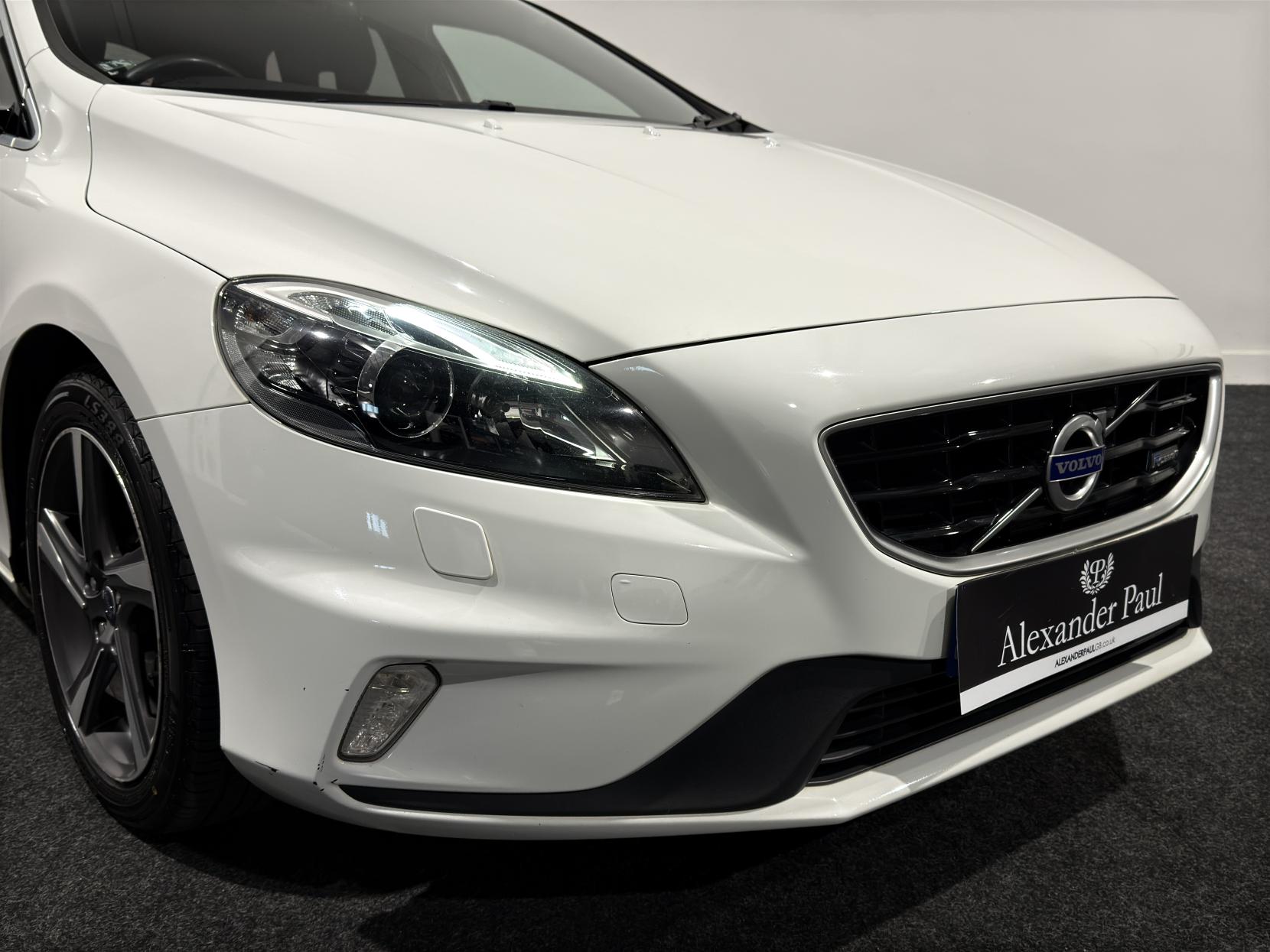 Volvo V40 1.6 D2 R-Design Lux Nav Hatchback 5dr Diesel Manual Euro 5 (s/s) (115 ps)