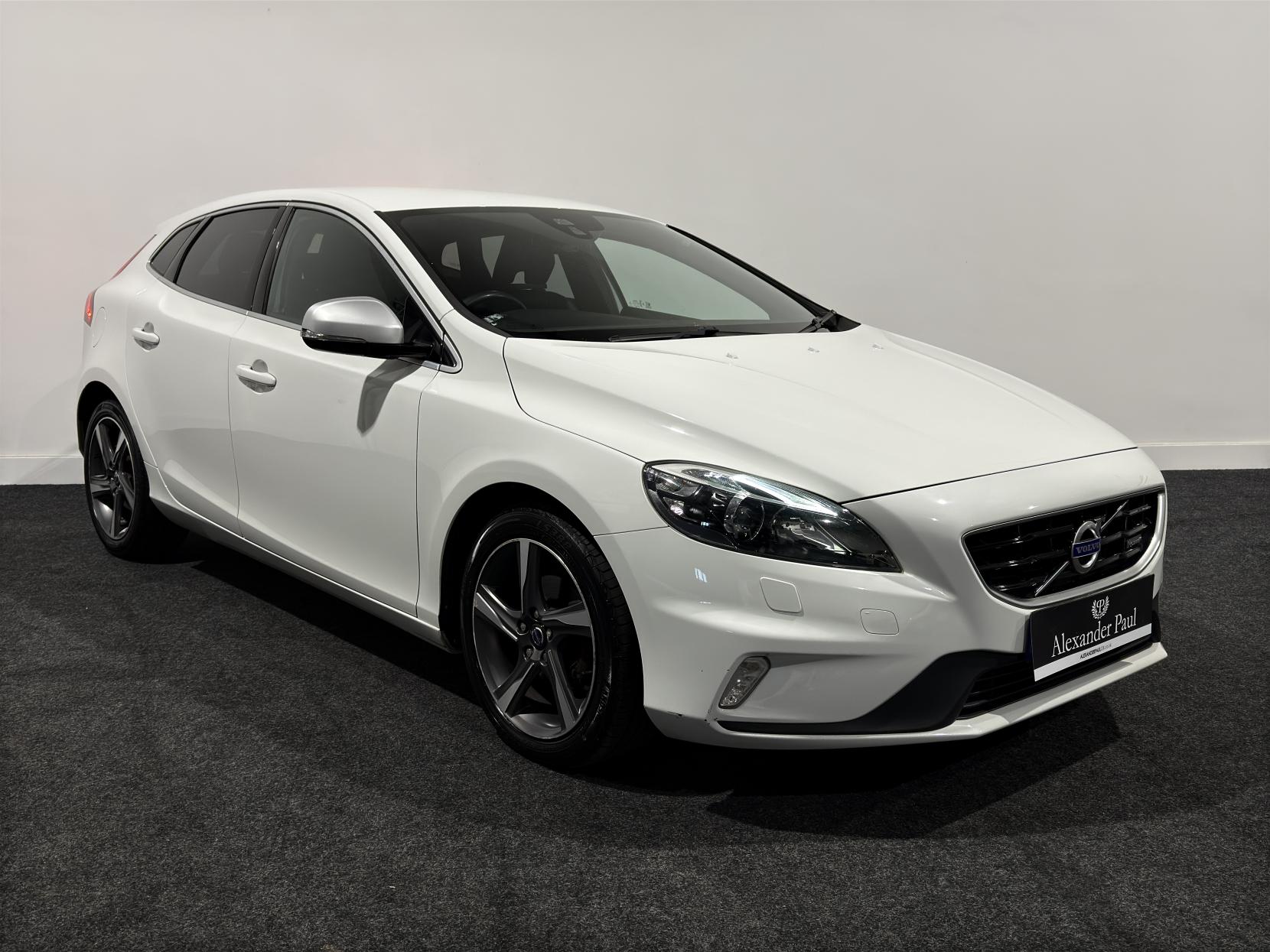 Volvo V40 1.6 D2 R-Design Lux Nav Hatchback 5dr Diesel Manual Euro 5 (s/s) (115 ps)