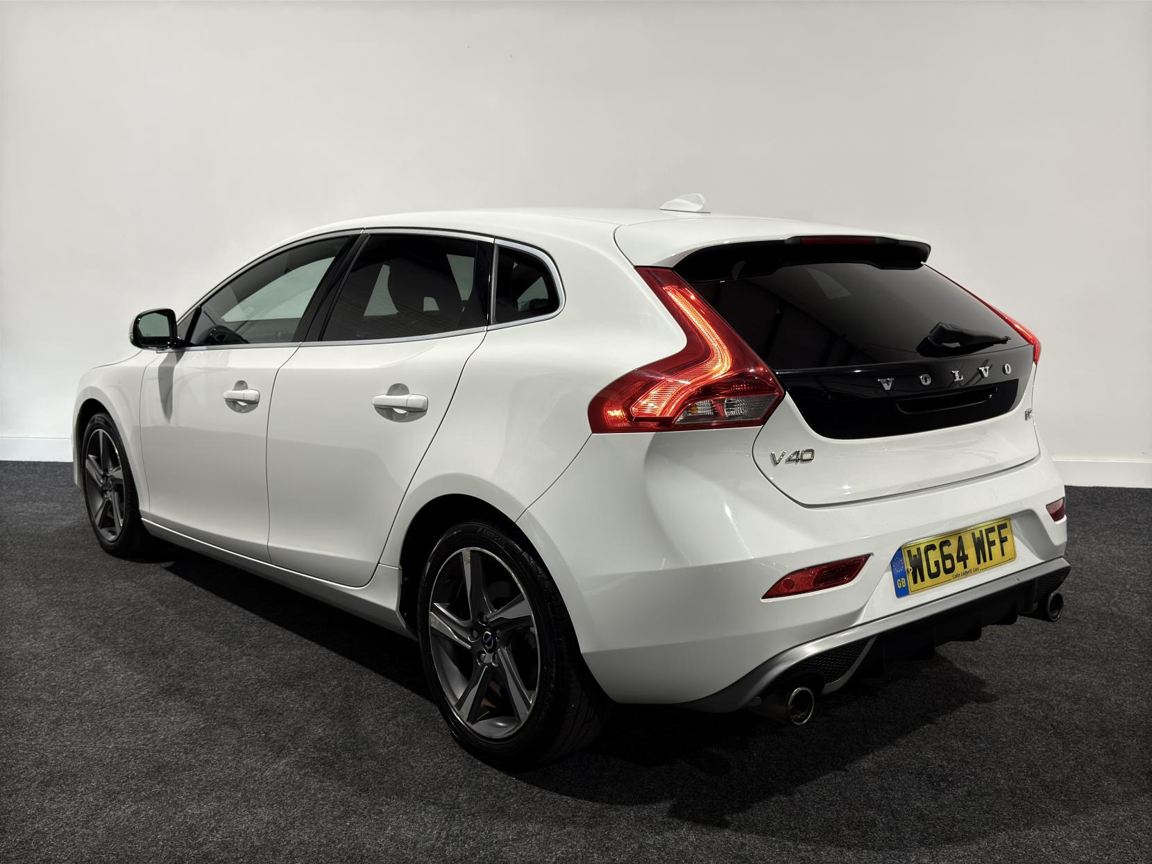 Volvo V40 1.6 D2 R-Design Lux Nav Hatchback 5dr Diesel Manual Euro 5 (s/s) (115 ps)