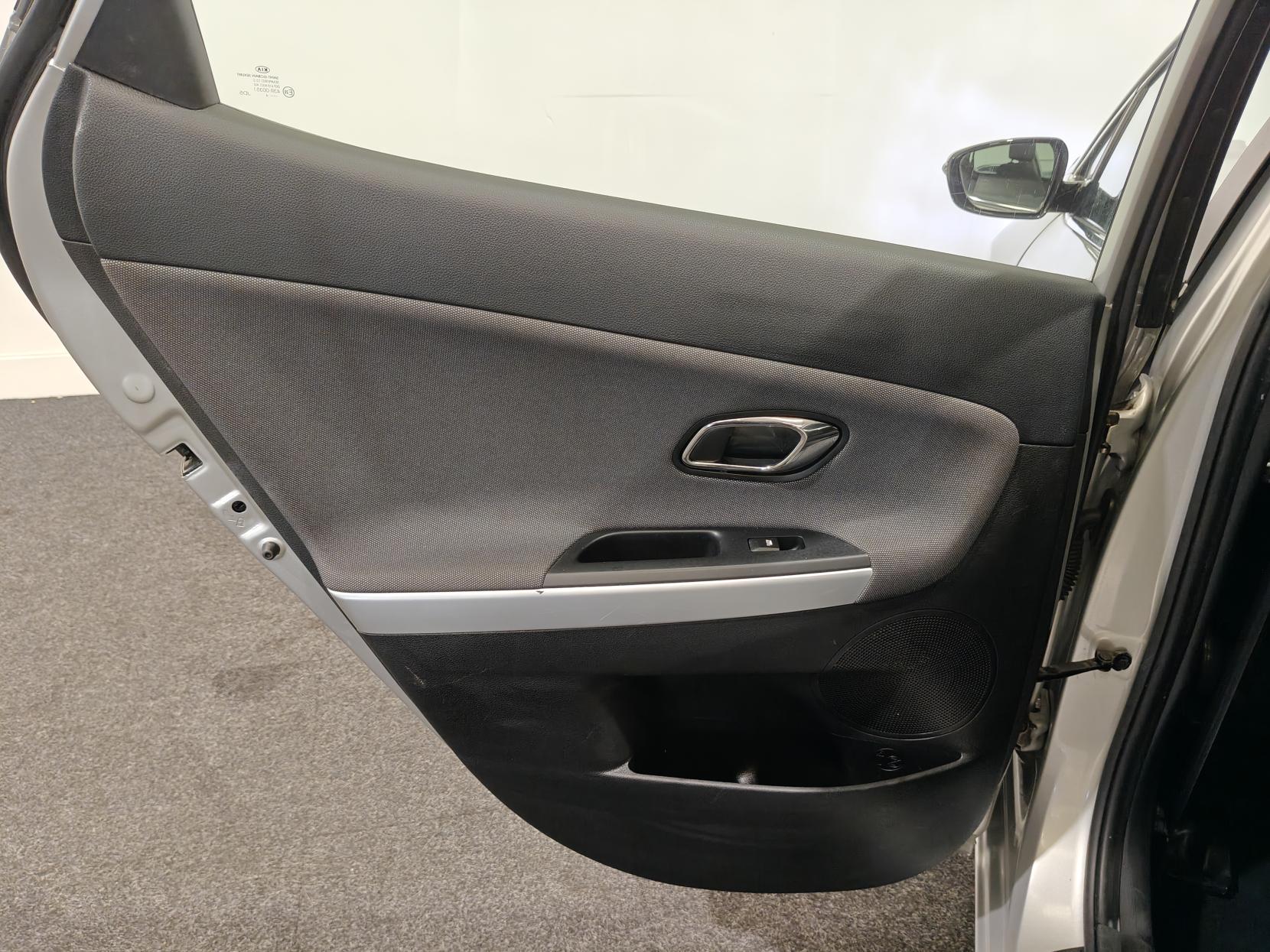 Kia Ceed 1.6 CRDi EcoDynamics 2 Hatchback 5dr Diesel Manual Euro 5 (s/s) (126 bhp)