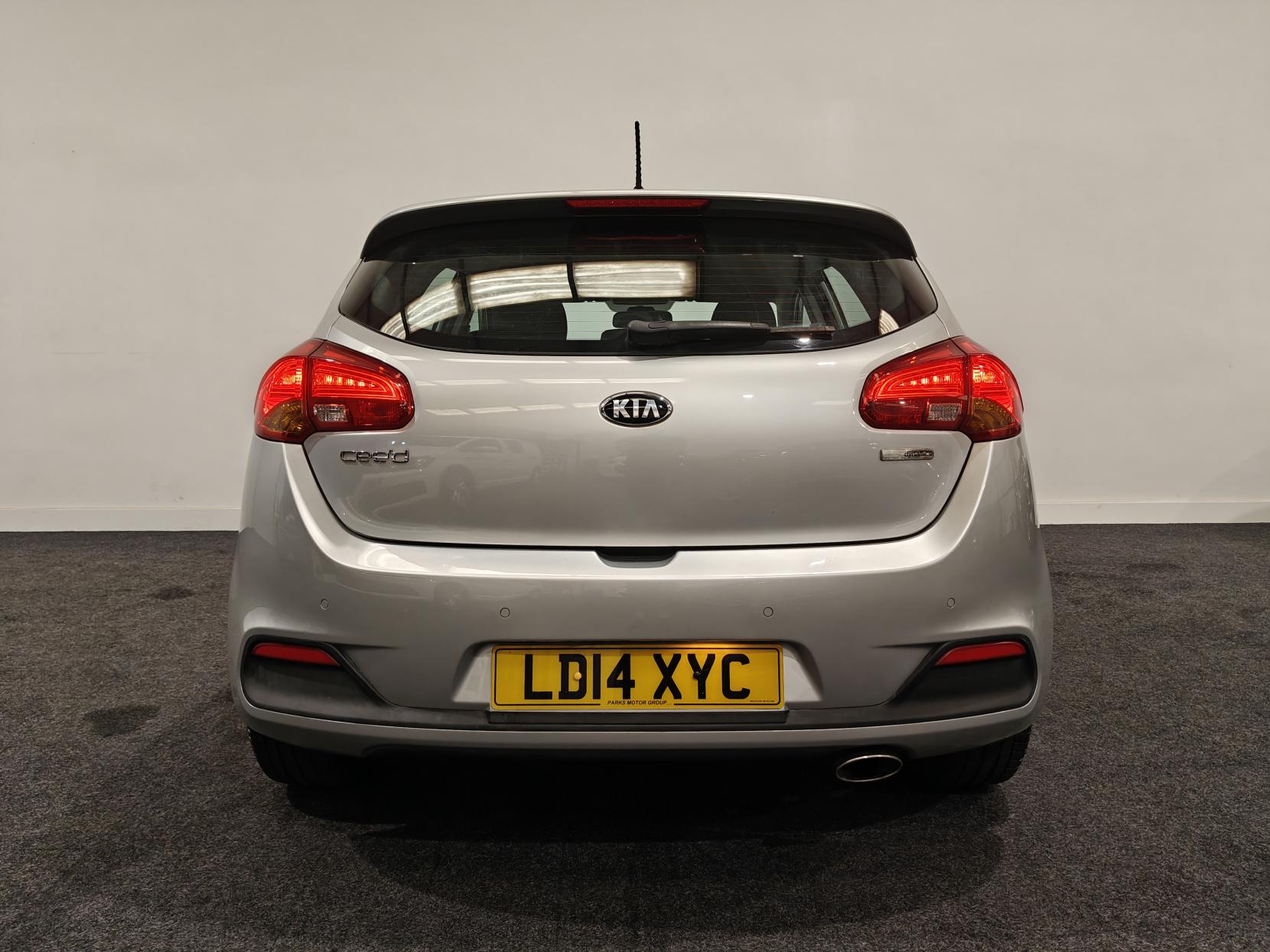 Kia Ceed 1.6 CRDi EcoDynamics 2 Hatchback 5dr Diesel Manual Euro 5 (s/s) (126 bhp)