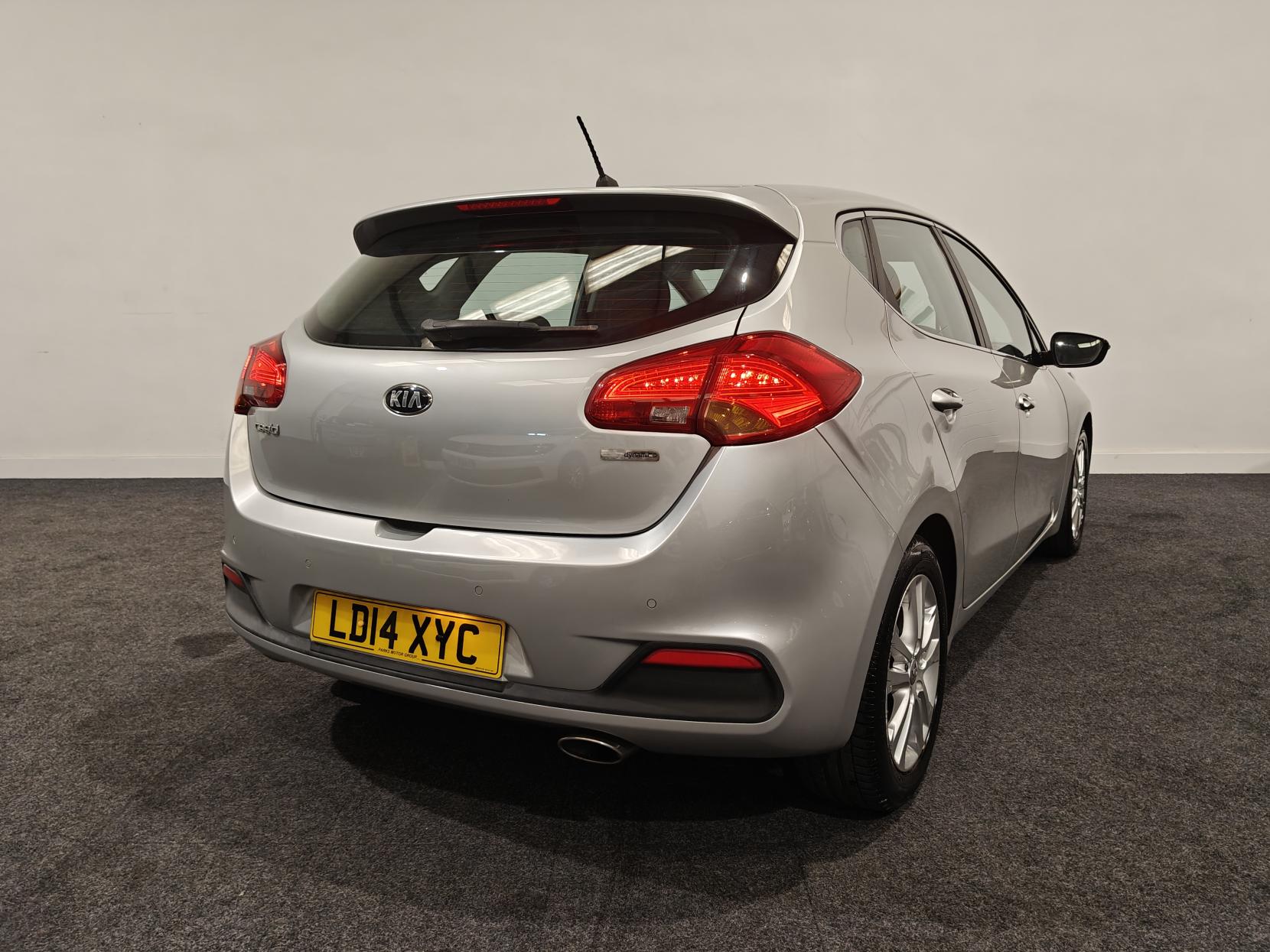 Kia Ceed 1.6 CRDi EcoDynamics 2 Hatchback 5dr Diesel Manual Euro 5 (s/s) (126 bhp)