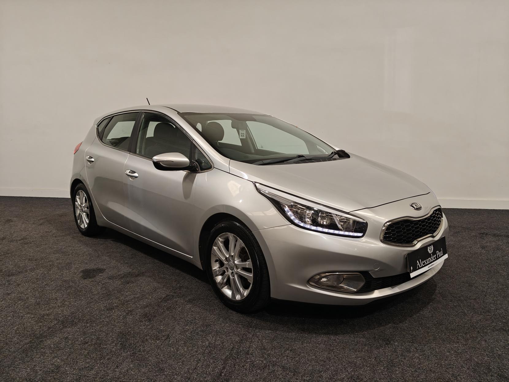 Kia Ceed 1.6 CRDi EcoDynamics 2 Hatchback 5dr Diesel Manual Euro 5 (s/s) (126 bhp)