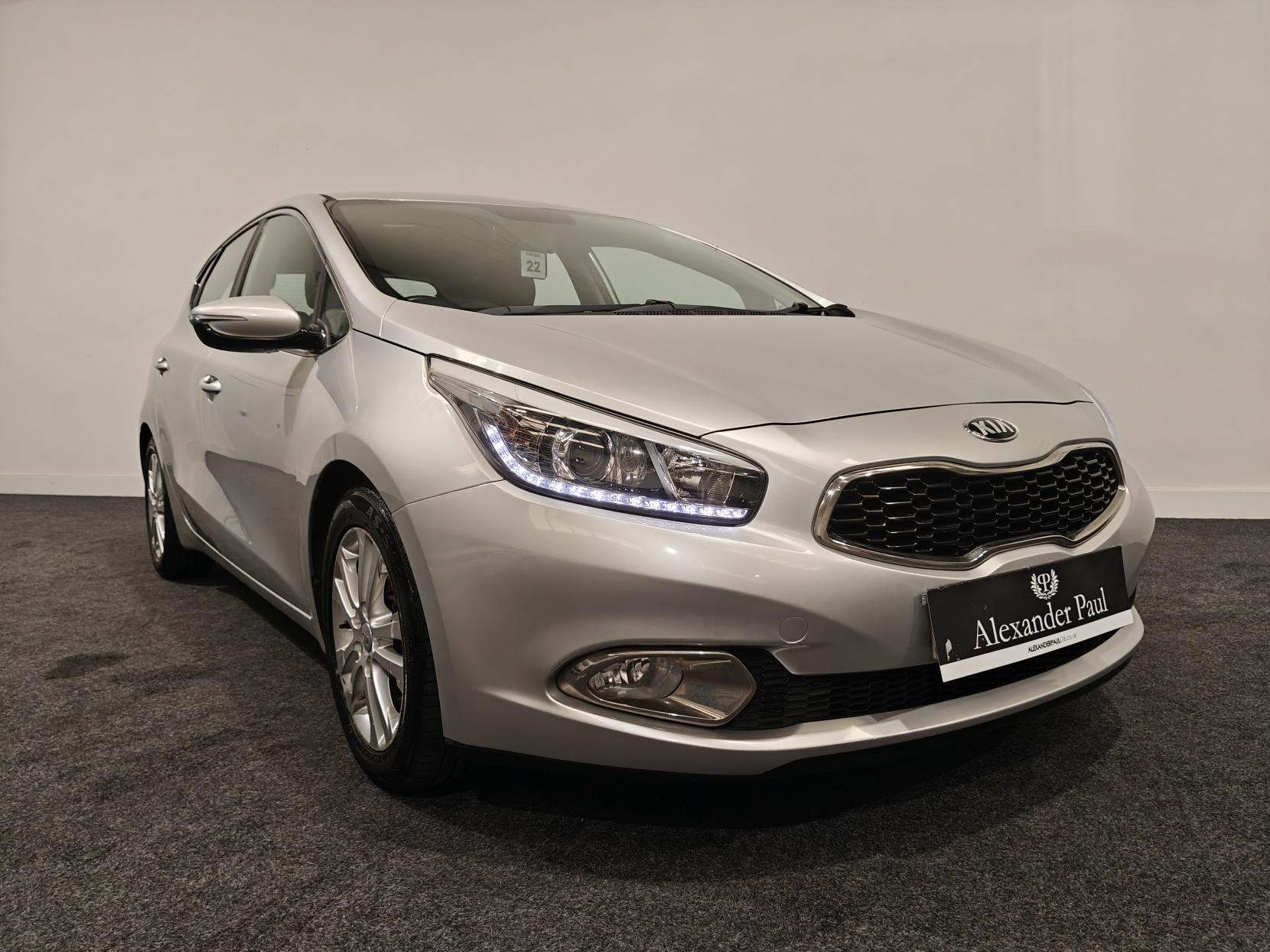 Kia Ceed 1.6 CRDi EcoDynamics 2 Hatchback 5dr Diesel Manual Euro 5 (s/s) (126 bhp)