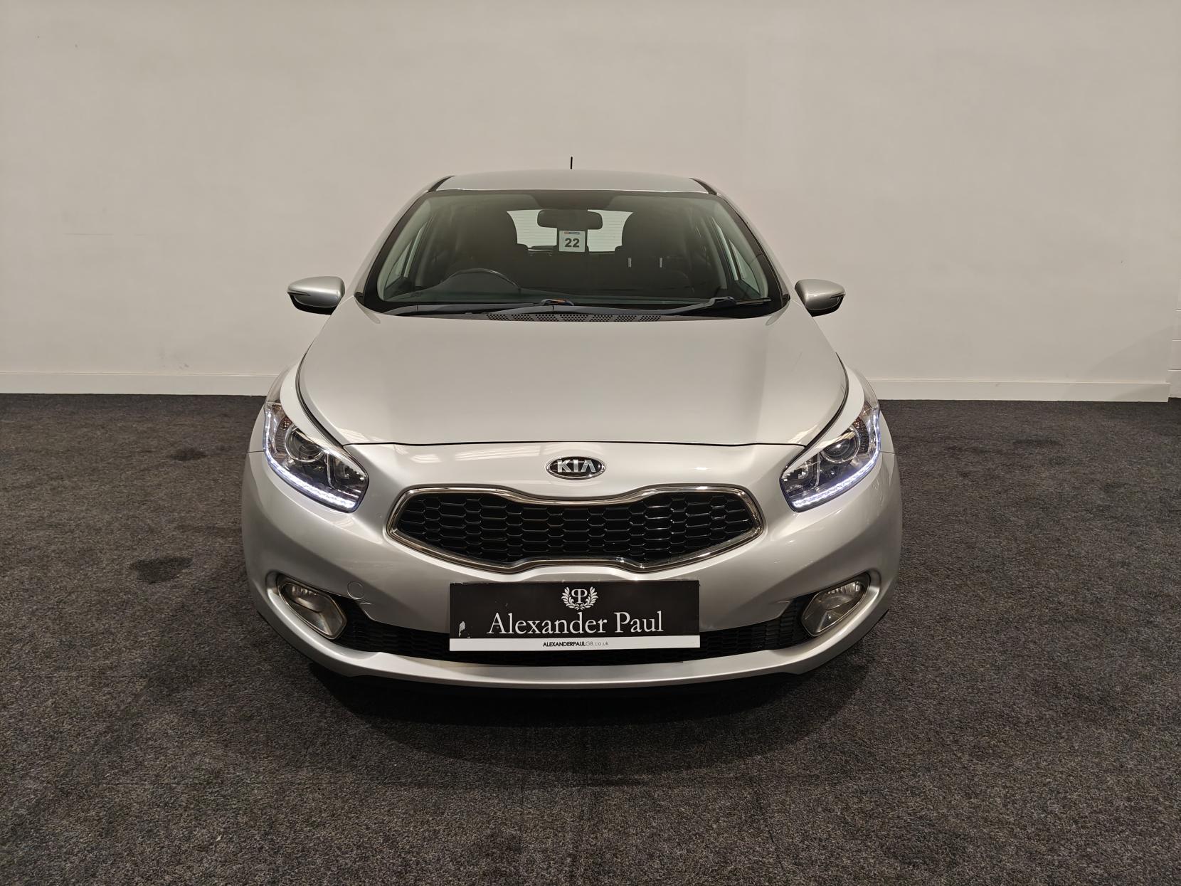 Kia Ceed 1.6 CRDi EcoDynamics 2 Hatchback 5dr Diesel Manual Euro 5 (s/s) (126 bhp)