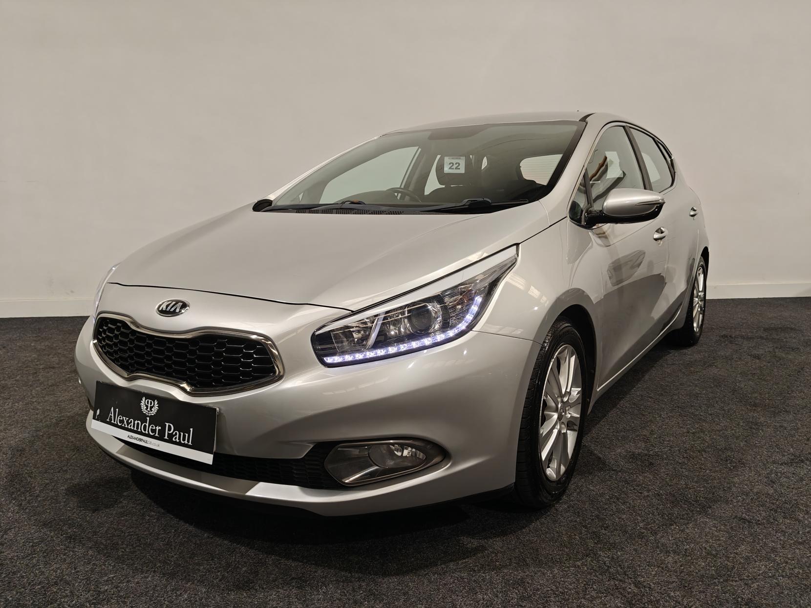 Kia Ceed 1.6 CRDi EcoDynamics 2 Hatchback 5dr Diesel Manual Euro 5 (s/s) (126 bhp)