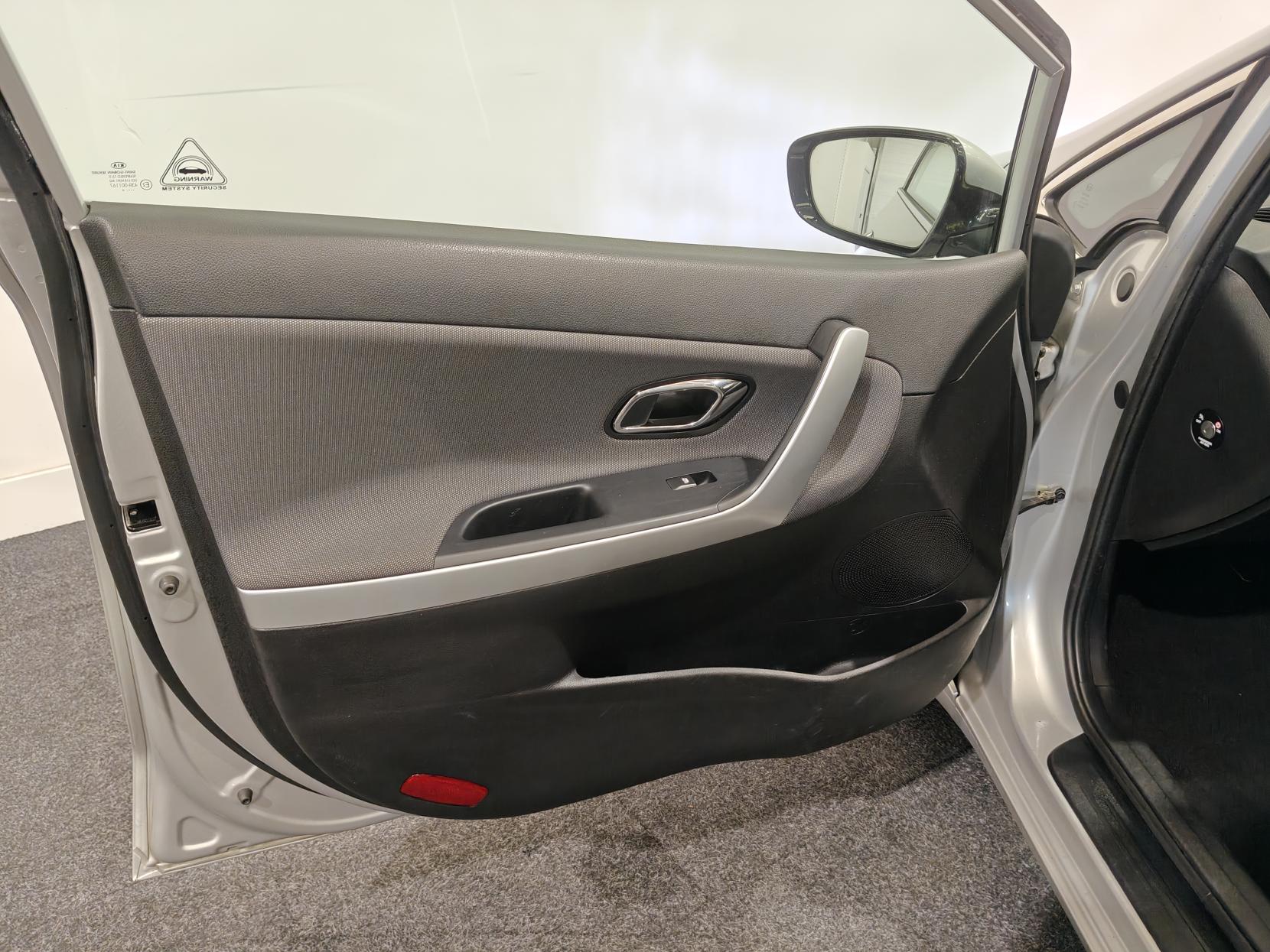 Kia Ceed 1.6 CRDi EcoDynamics 2 Hatchback 5dr Diesel Manual Euro 5 (s/s) (126 bhp)