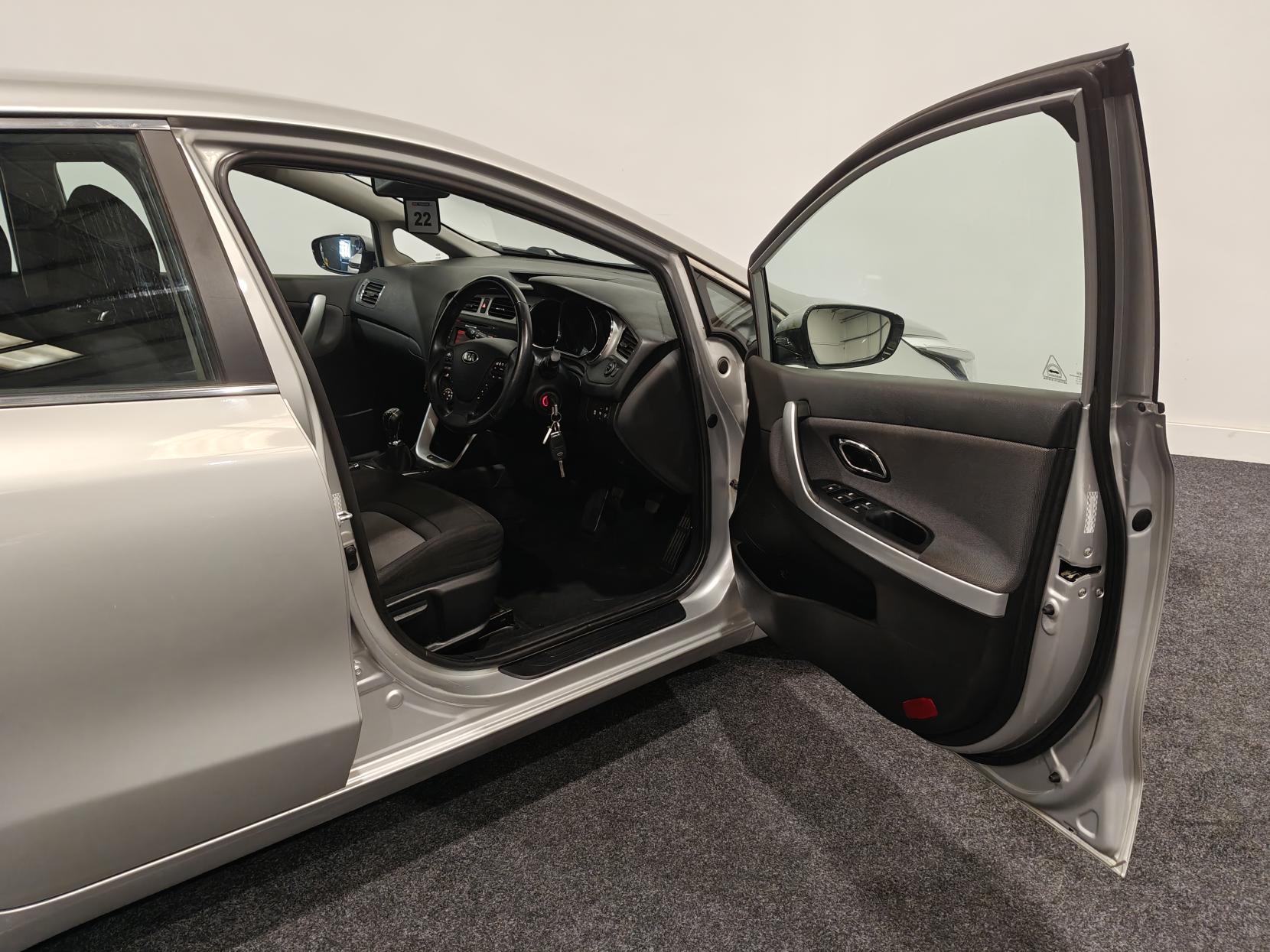Kia Ceed 1.6 CRDi EcoDynamics 2 Hatchback 5dr Diesel Manual Euro 5 (s/s) (126 bhp)