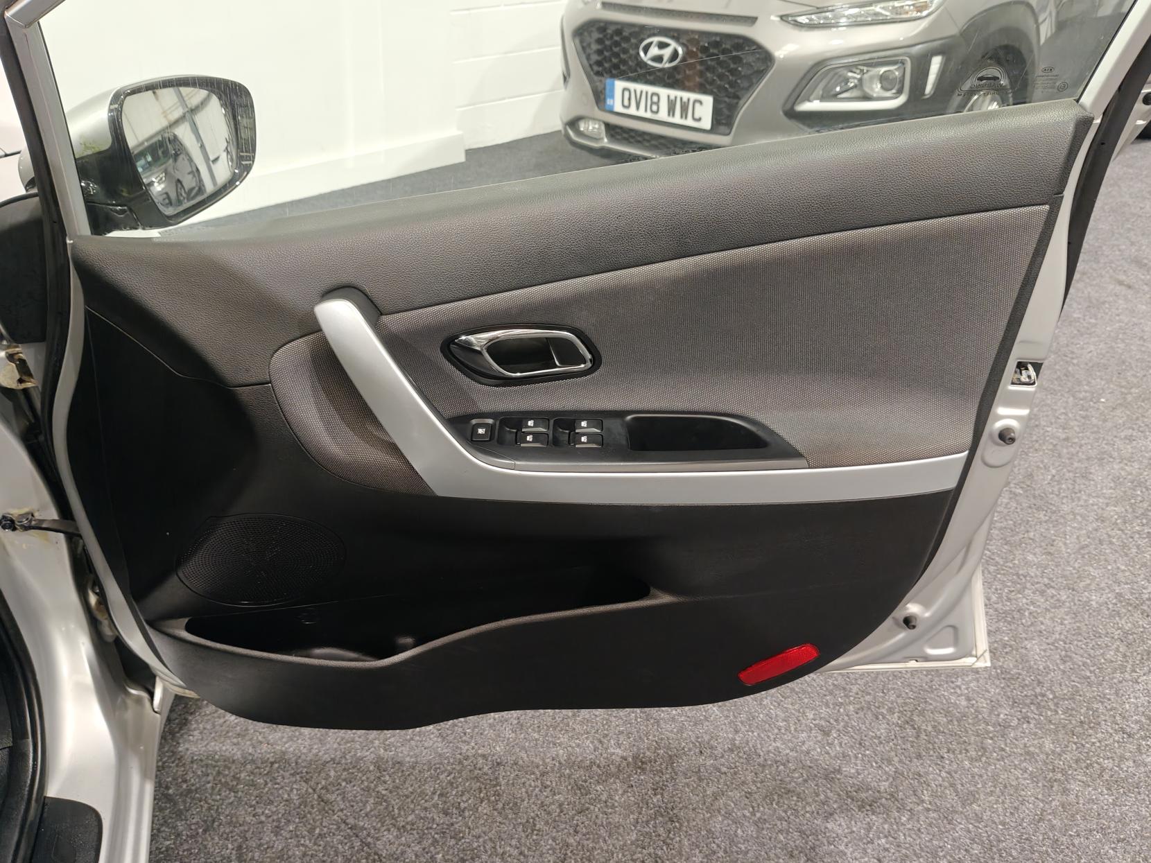Kia Ceed 1.6 CRDi EcoDynamics 2 Hatchback 5dr Diesel Manual Euro 5 (s/s) (126 bhp)