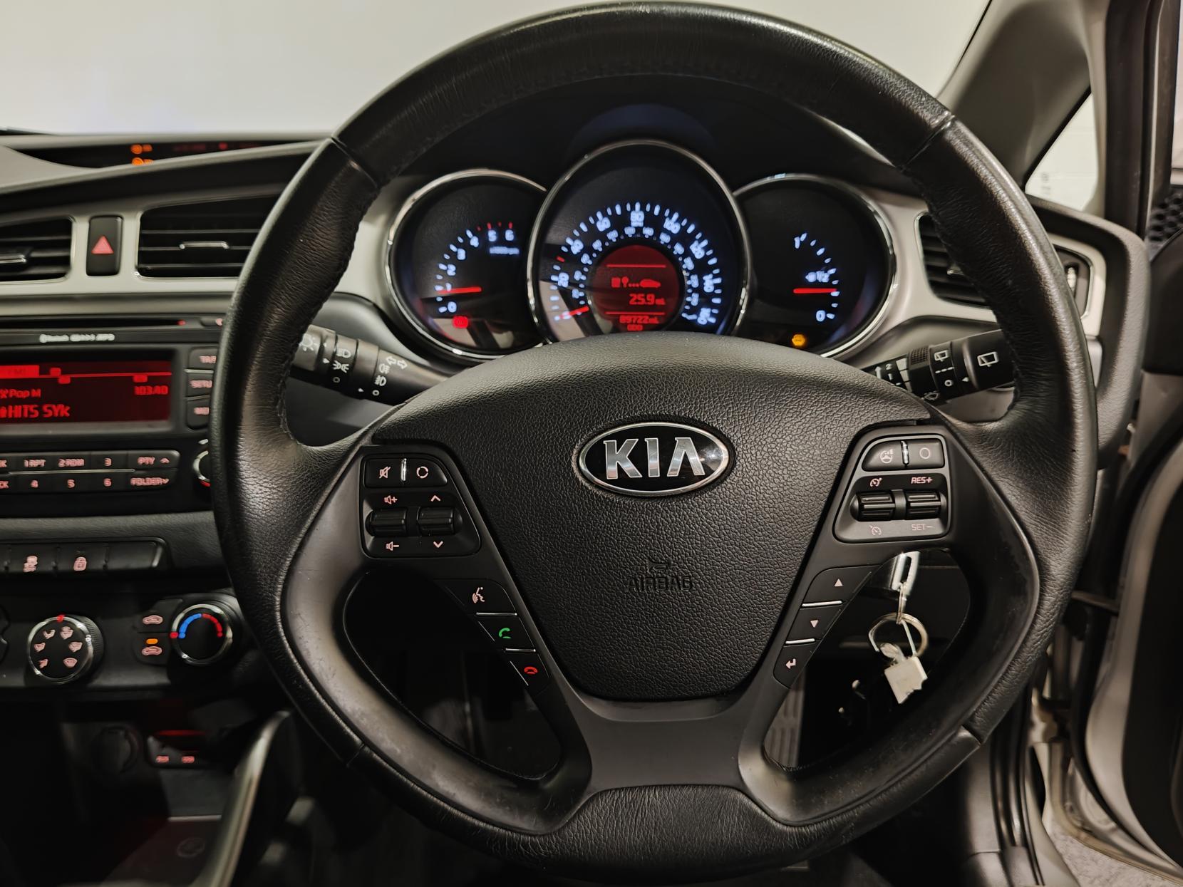 Kia Ceed 1.6 CRDi EcoDynamics 2 Hatchback 5dr Diesel Manual Euro 5 (s/s) (126 bhp)