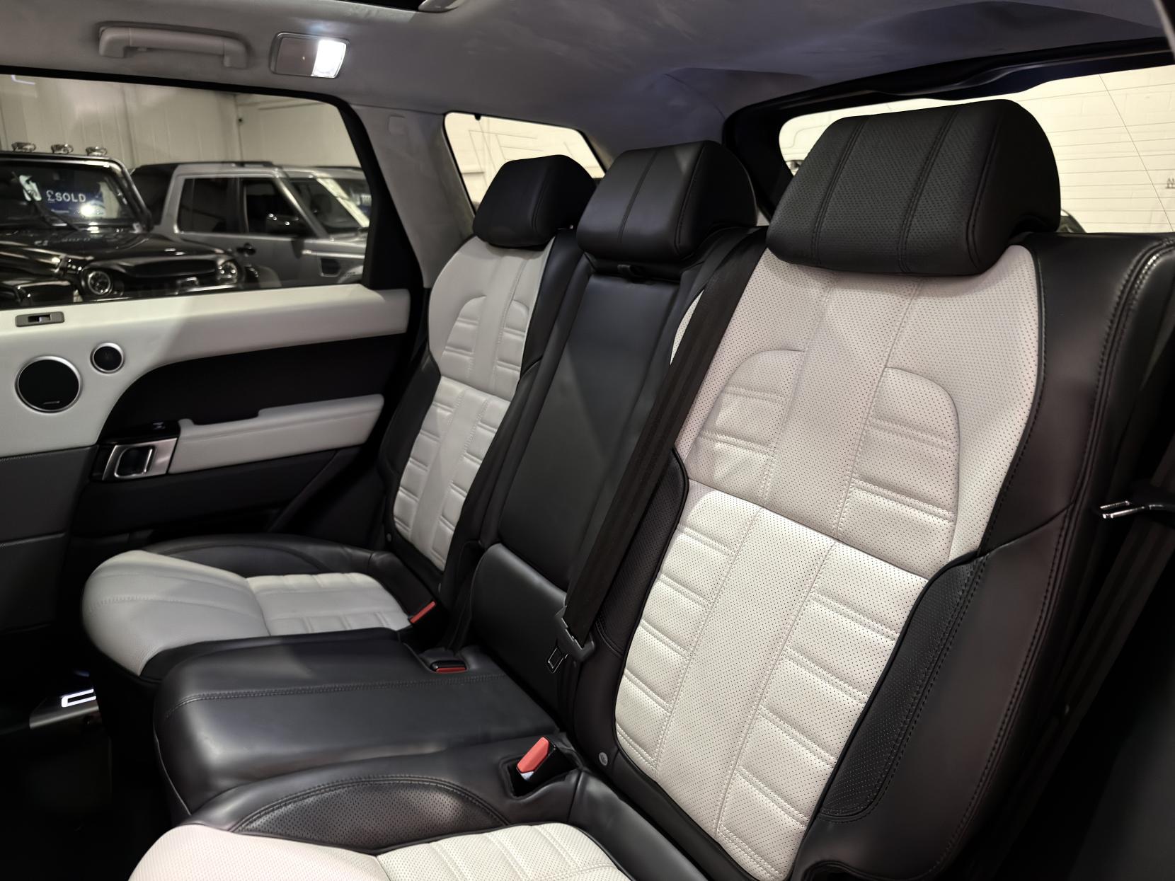 Land Rover Range Rover Sport 3.0 SD V6 Autobiography Dynamic SUV 5dr Diesel Auto 4WD Euro 6 (s/s) (306 ps)