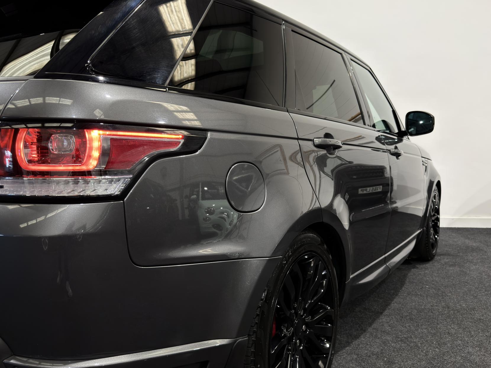 Land Rover Range Rover Sport 3.0 SD V6 Autobiography Dynamic SUV 5dr Diesel Auto 4WD Euro 6 (s/s) (306 ps)