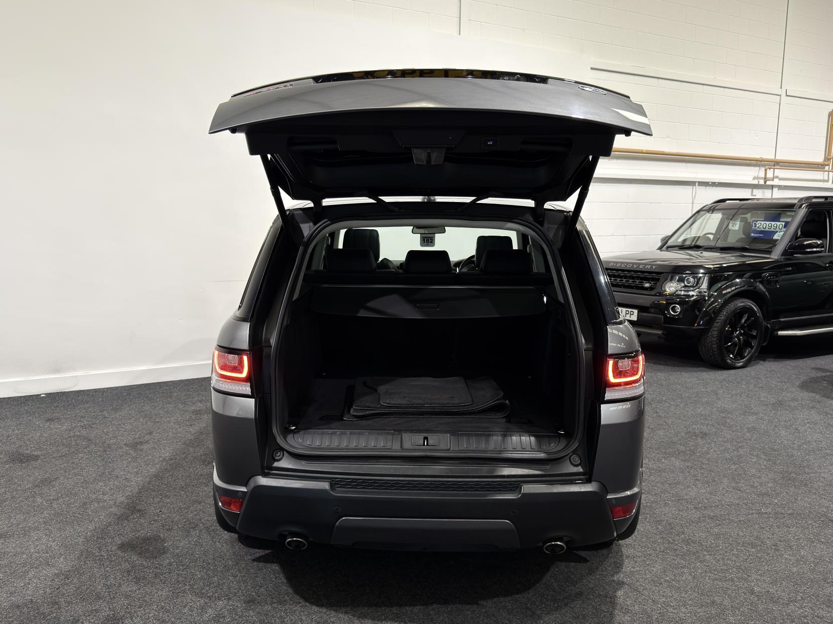 Land Rover Range Rover Sport 3.0 SD V6 Autobiography Dynamic SUV 5dr Diesel Auto 4WD Euro 6 (s/s) (306 ps)