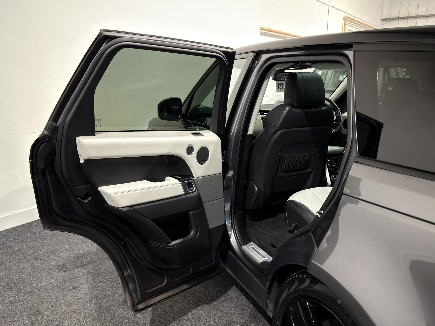 Land Rover Range Rover Sport 3.0 SD V6 Autobiography Dynamic SUV 5dr Diesel Auto 4WD Euro 6 (s/s) (306 ps)