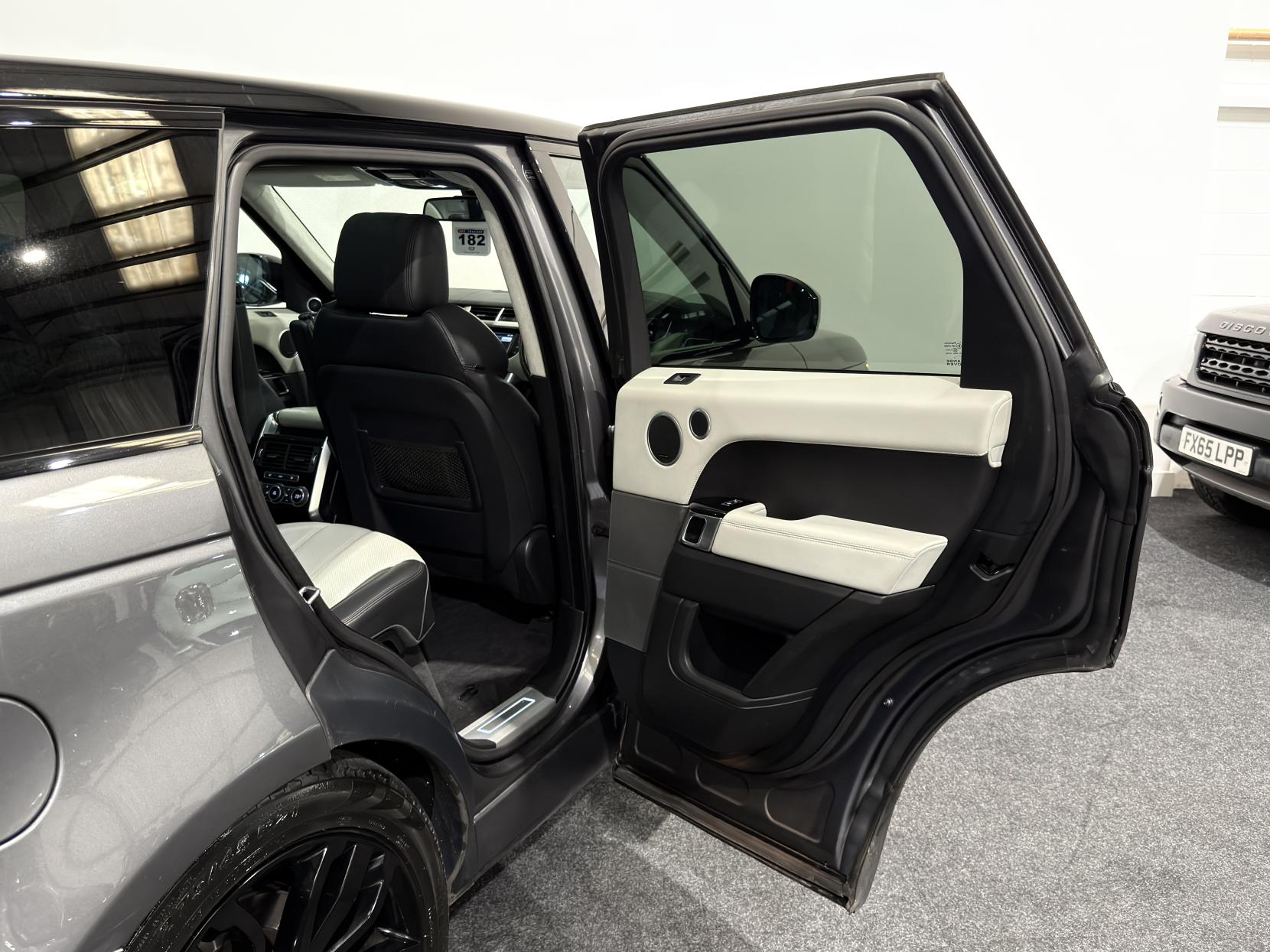 Land Rover Range Rover Sport 3.0 SD V6 Autobiography Dynamic SUV 5dr Diesel Auto 4WD Euro 6 (s/s) (306 ps)