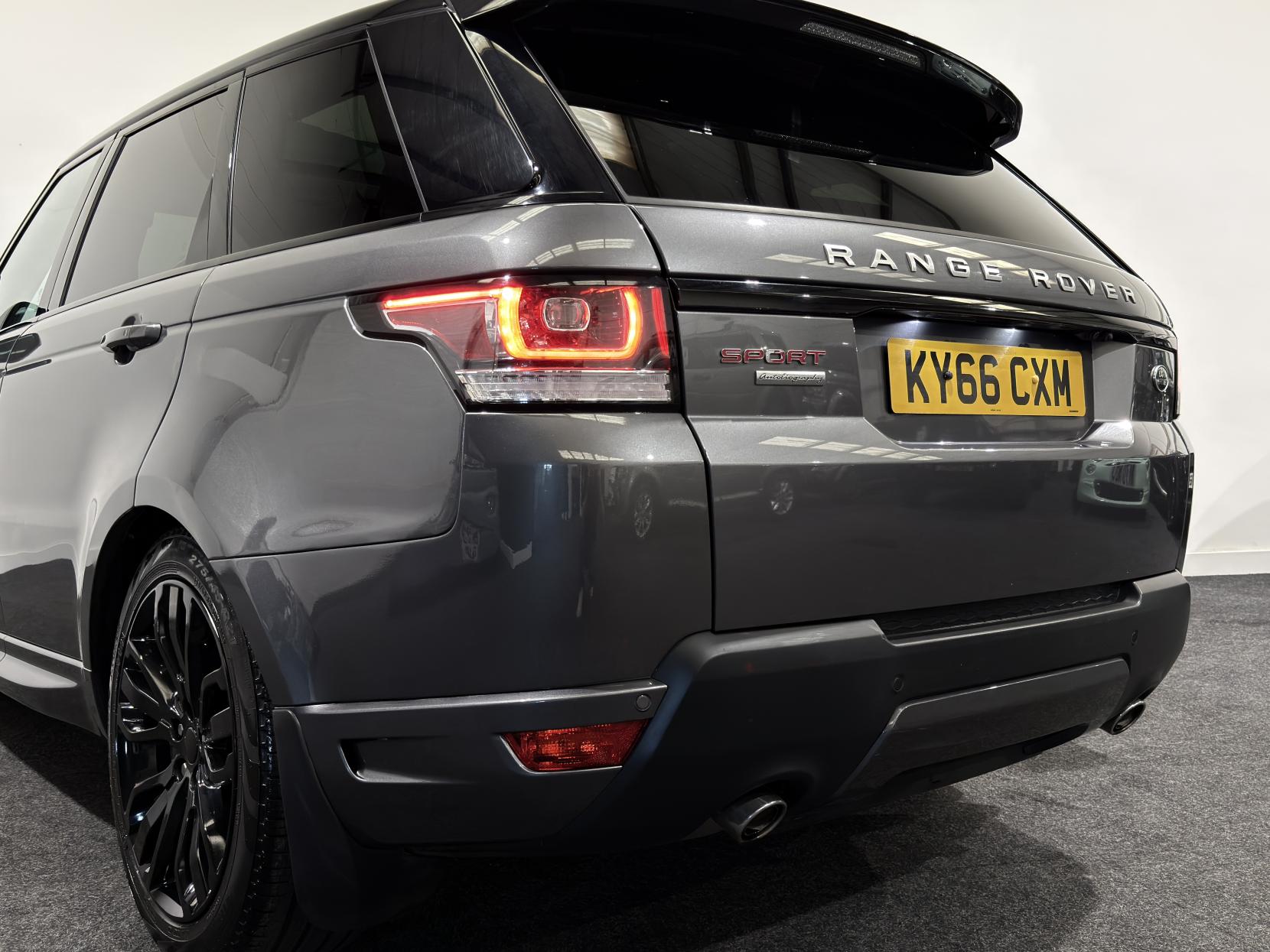 Land Rover Range Rover Sport 3.0 SD V6 Autobiography Dynamic SUV 5dr Diesel Auto 4WD Euro 6 (s/s) (306 ps)