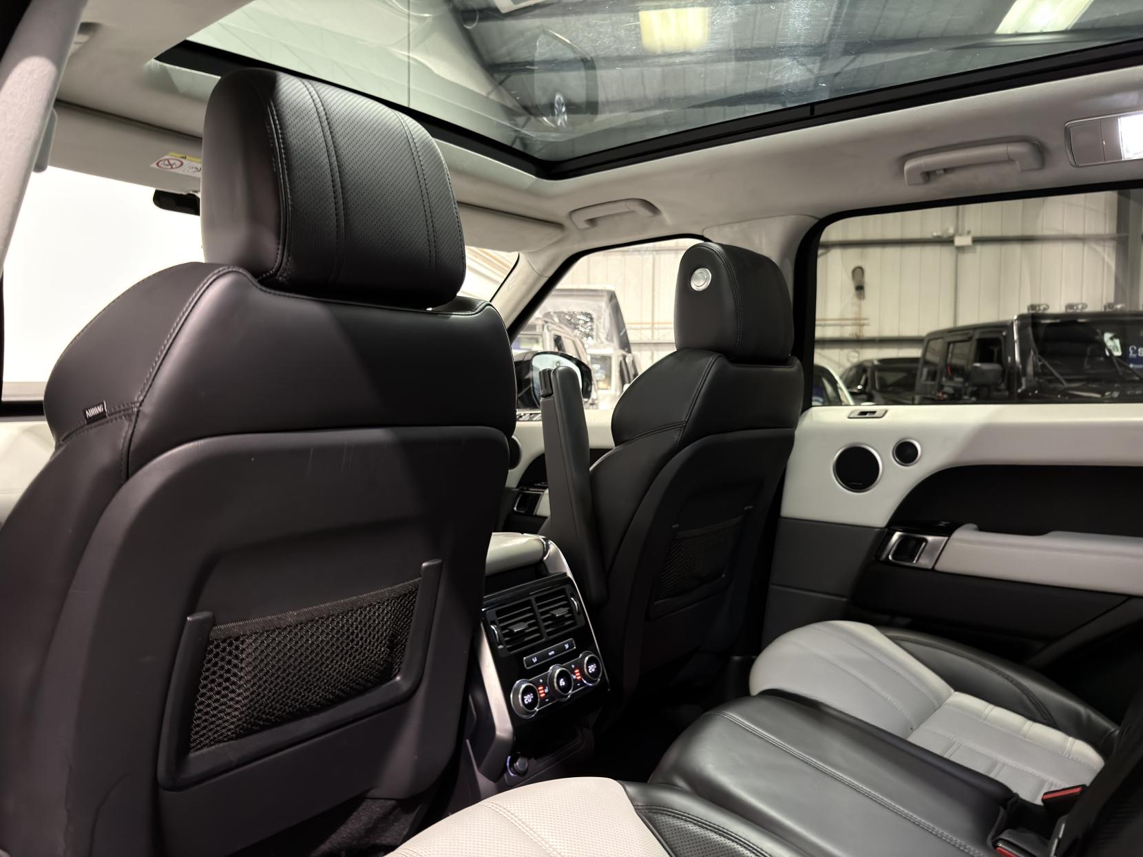 Land Rover Range Rover Sport 3.0 SD V6 Autobiography Dynamic SUV 5dr Diesel Auto 4WD Euro 6 (s/s) (306 ps)