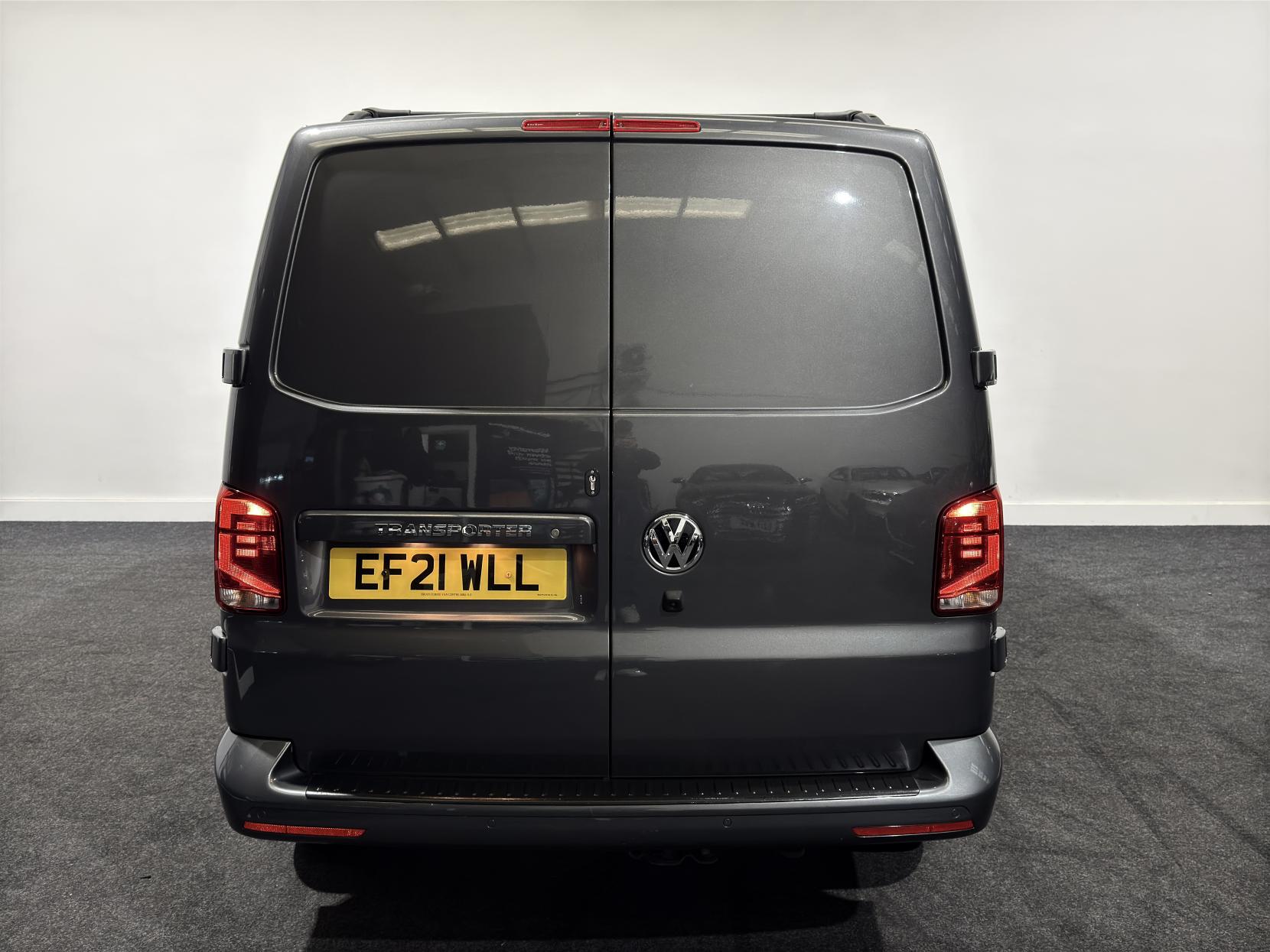 Volkswagen Transporter 2.0 BiTDI T32 Highline Panel Van 5dr Diesel DSG FWD LWB High Roof Euro 6 (s/s) (204 ps)