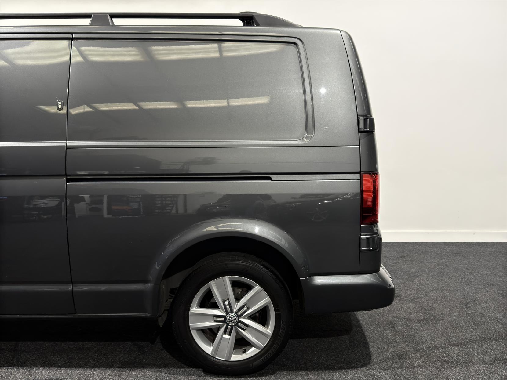 Volkswagen Transporter 2.0 BiTDI T32 Highline Panel Van 5dr Diesel DSG FWD LWB High Roof Euro 6 (s/s) (204 ps)