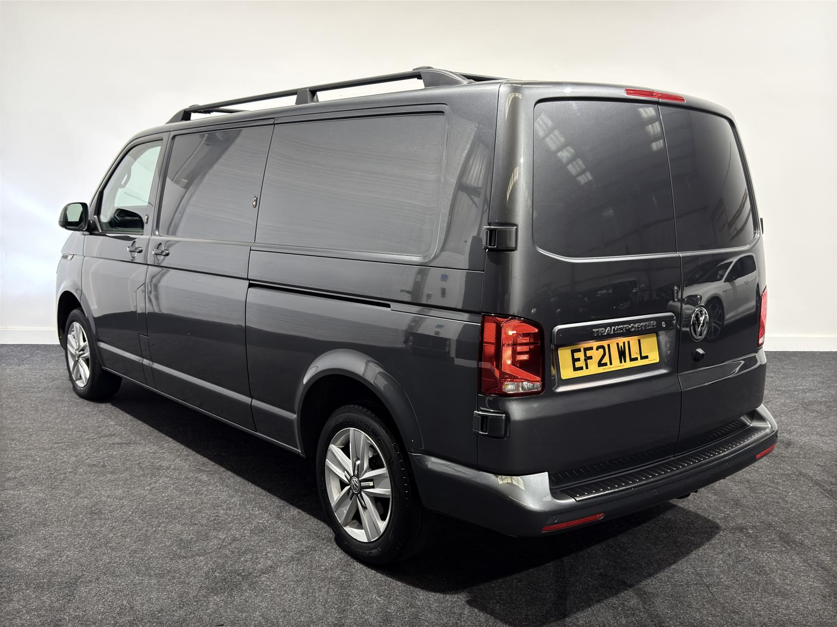 Volkswagen Transporter 2.0 BiTDI T32 Highline Panel Van 5dr Diesel DSG FWD LWB High Roof Euro 6 (s/s) (204 ps)