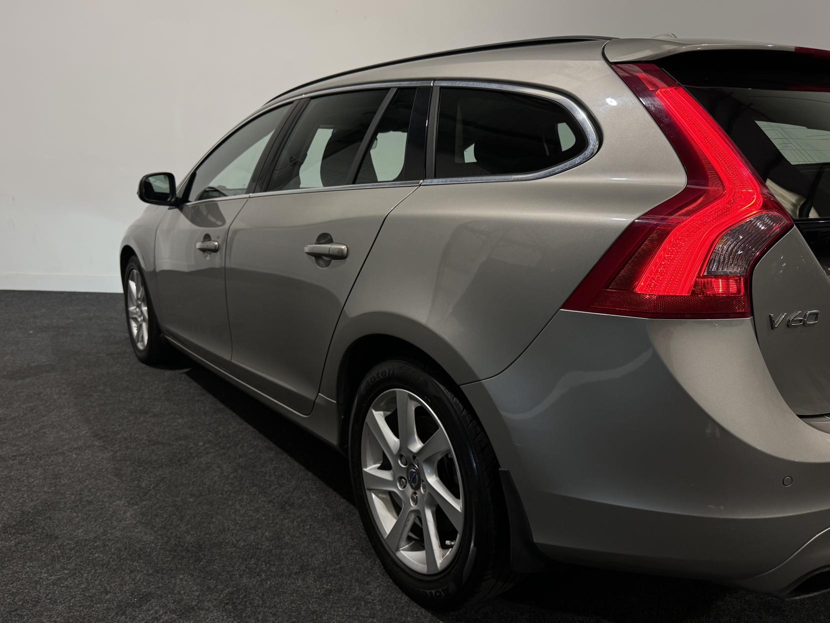 Volvo V60 2.0 D4 SE Estate 5dr Diesel Manual Euro 6 (s/s) (181 ps)