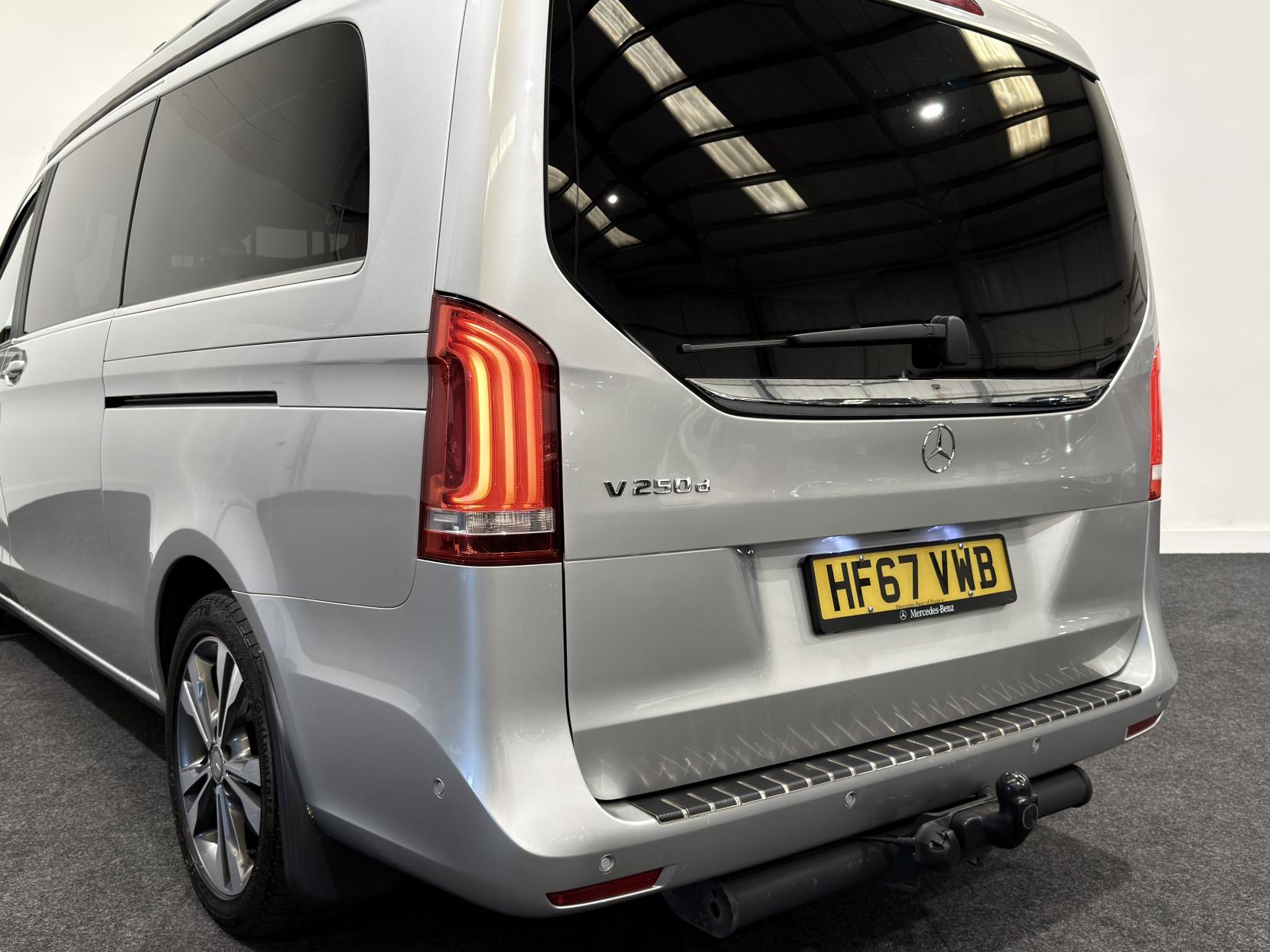 Mercedes-Benz V Class 2.2 V250d BlueTEC Sport MPV 5dr Diesel G-Tronic+ Euro 6 (s/s) 8 Seat XLWB (190 ps)